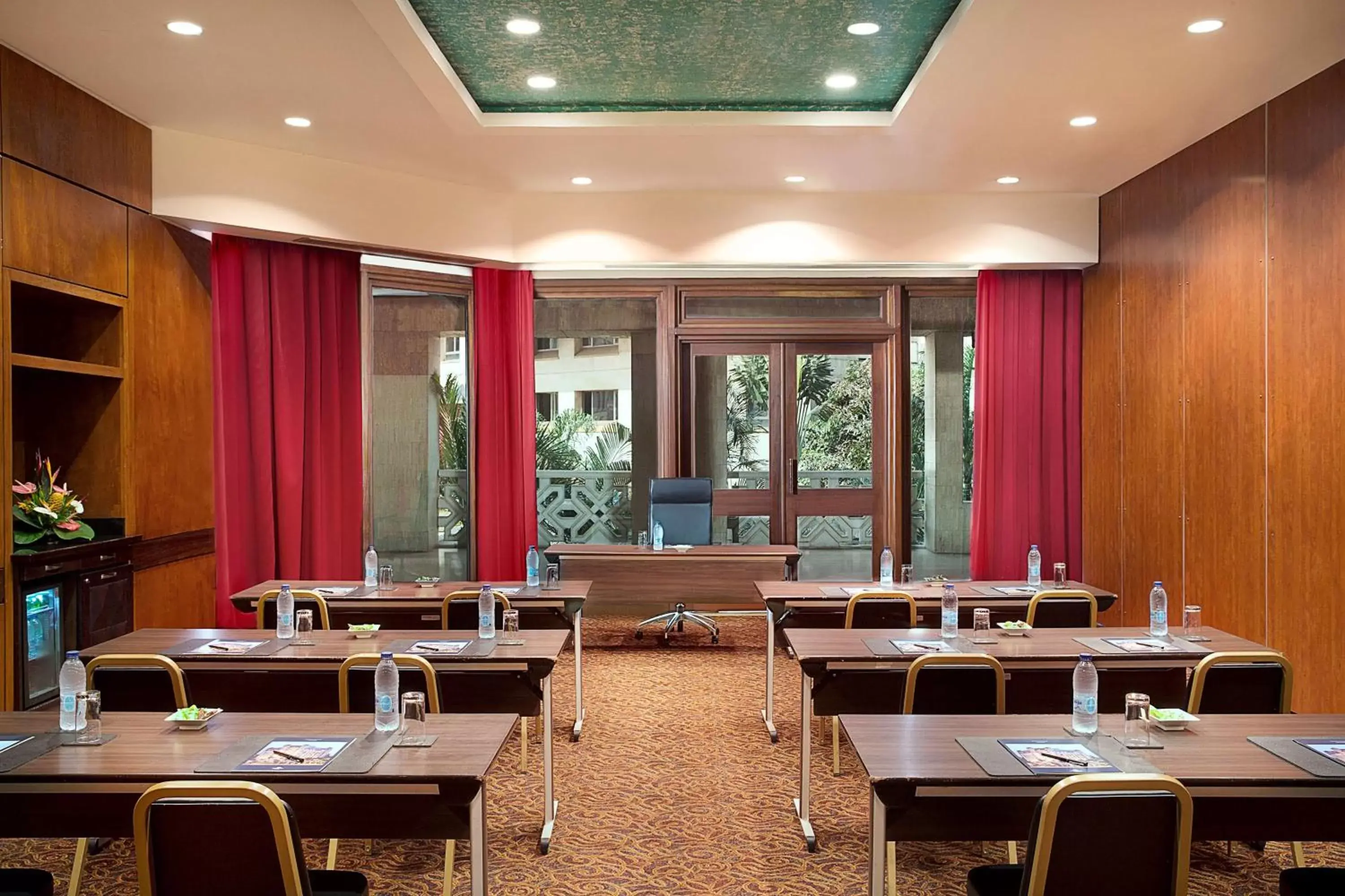 Meeting/conference room, Restaurant/Places to Eat in Hilton Yaounde