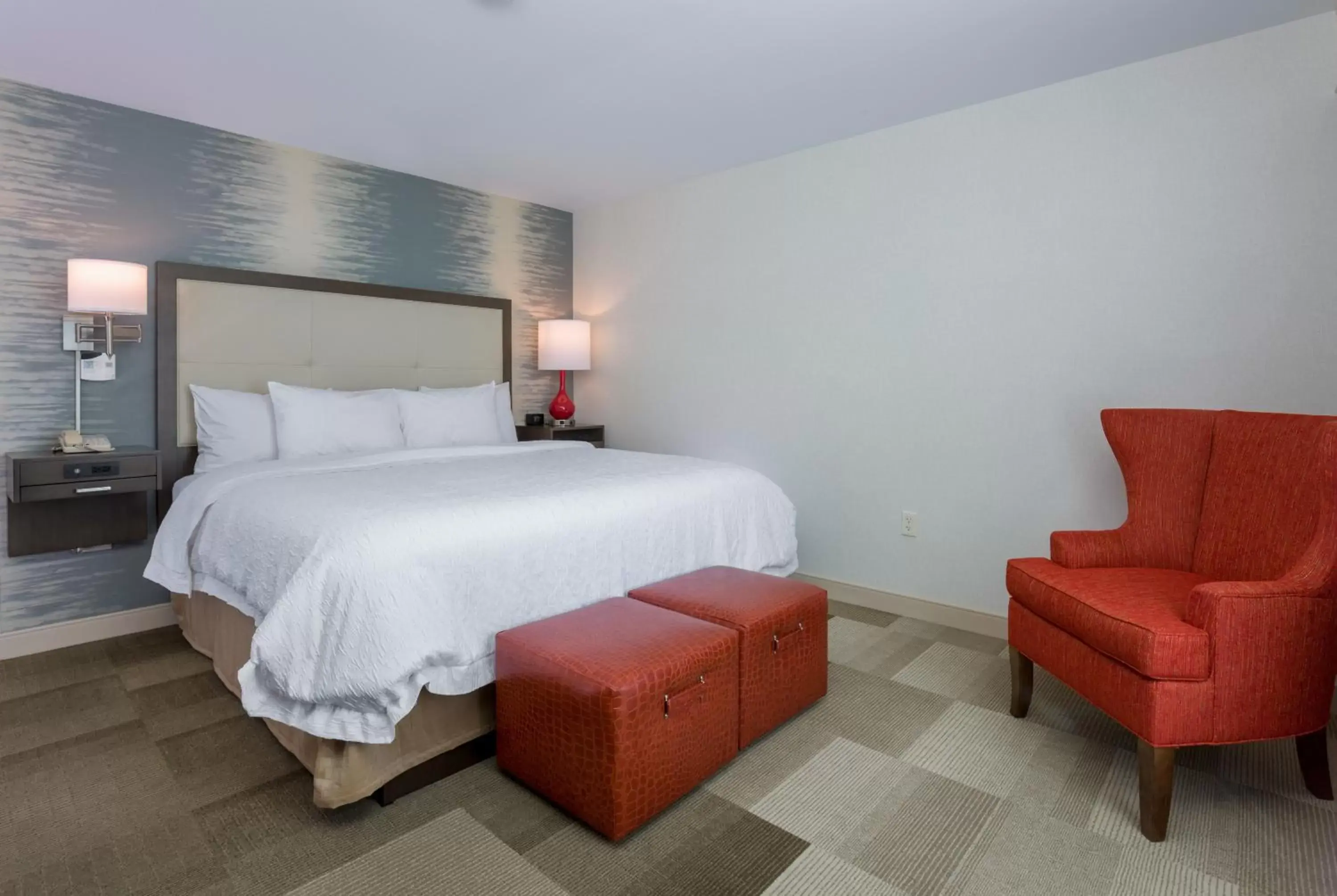Seating area, Bed in Hampton Inn & Suites San Diego-Poway