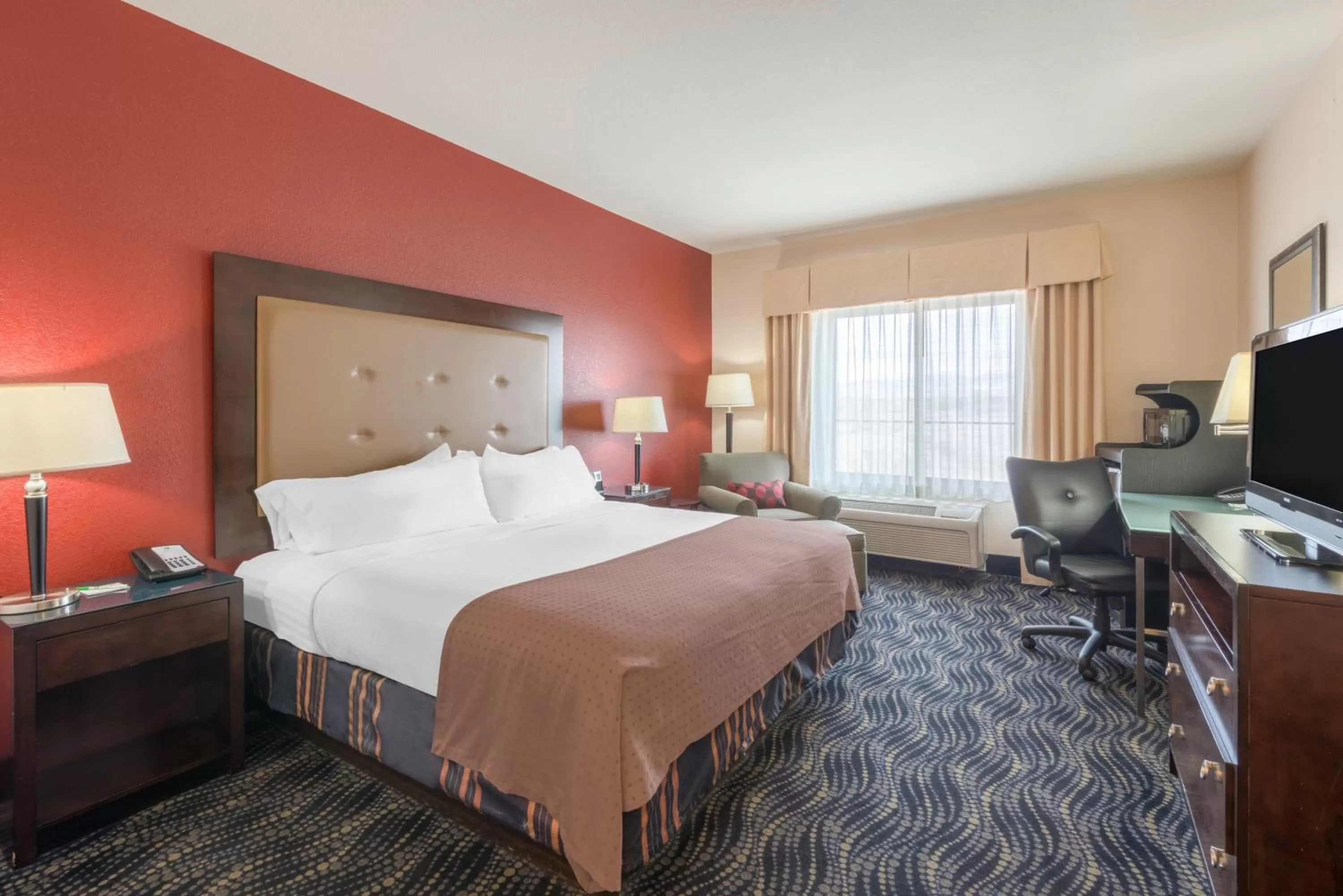 Photo of the whole room, Bed in Holiday Inn Hotel & Suites Grand Junction-Airport by IHG