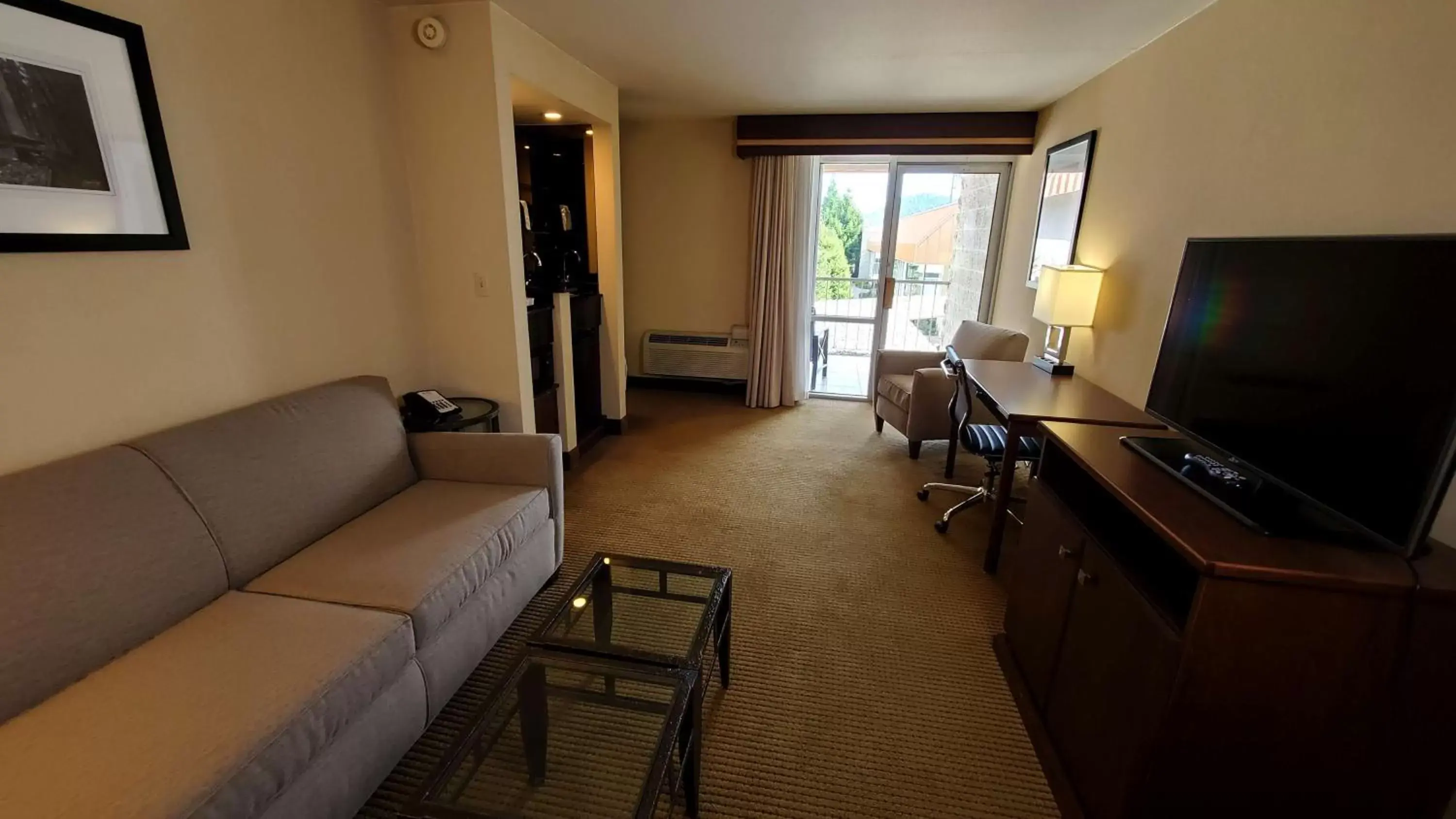 Photo of the whole room, Seating Area in Best Western Plus Coeur d'Alene Inn