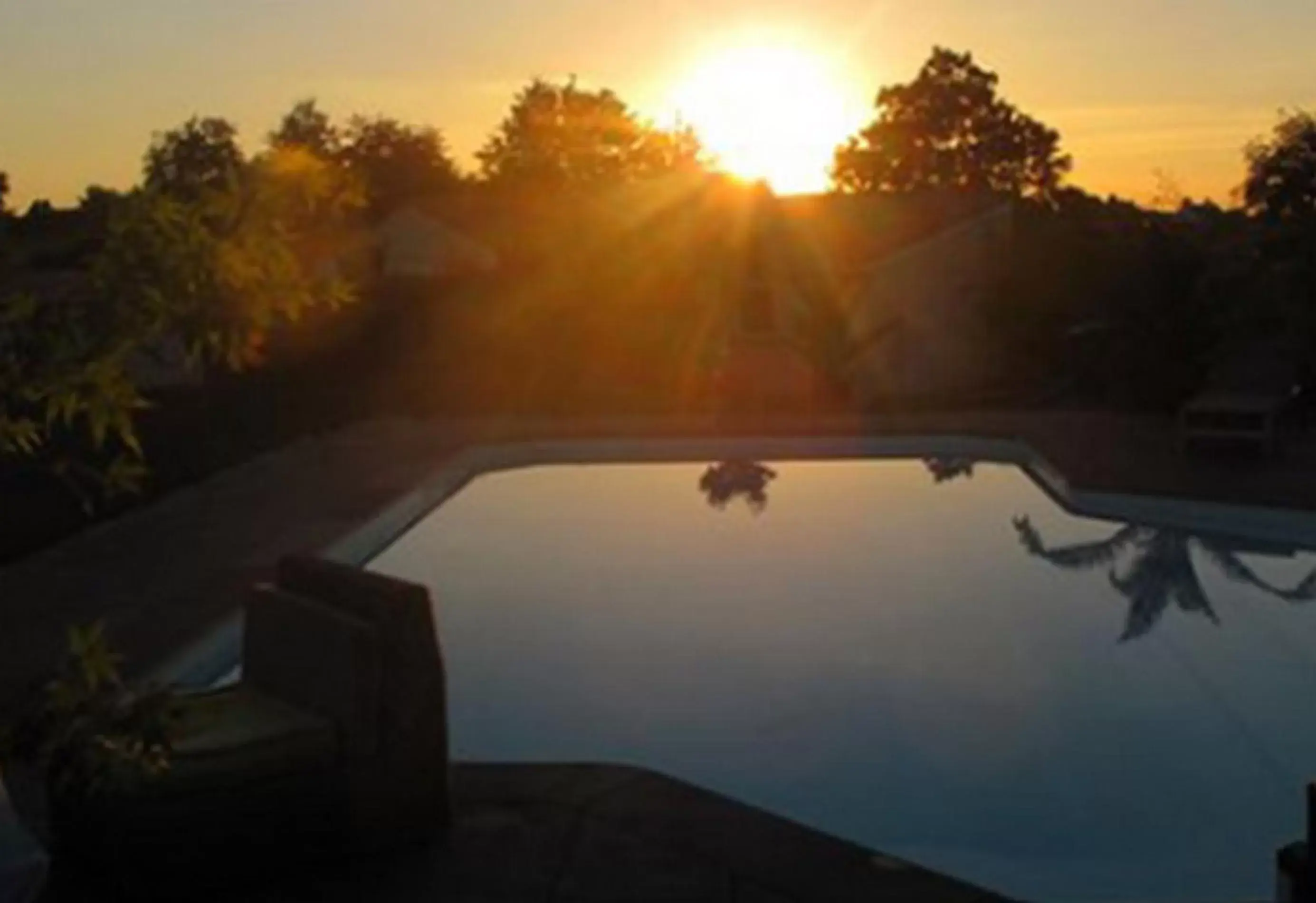 Swimming pool, Sunrise/Sunset in Le Temps des Hôtes