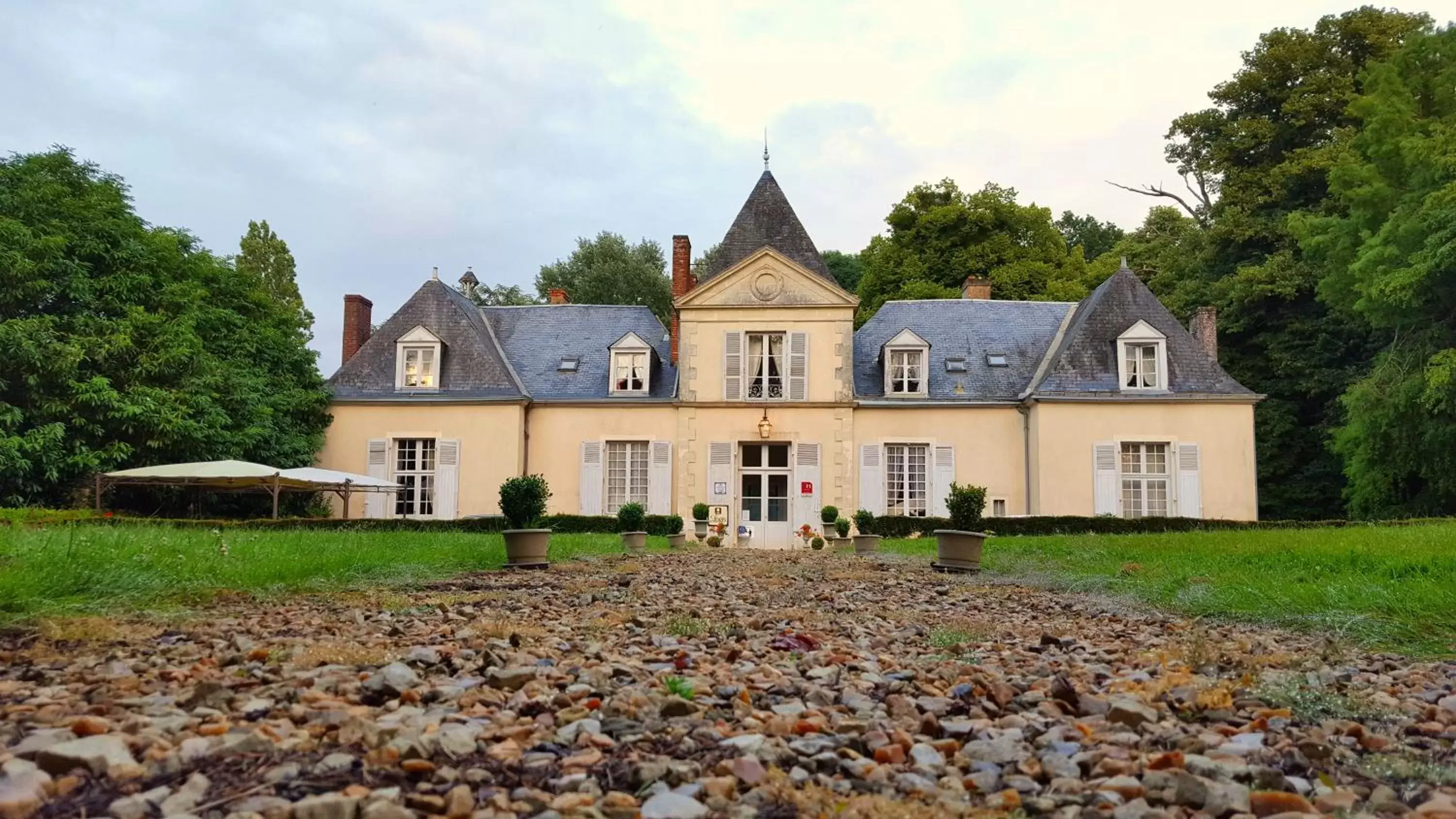 Facade/entrance, Property Building in Domaine De Chatenay - Le Mans