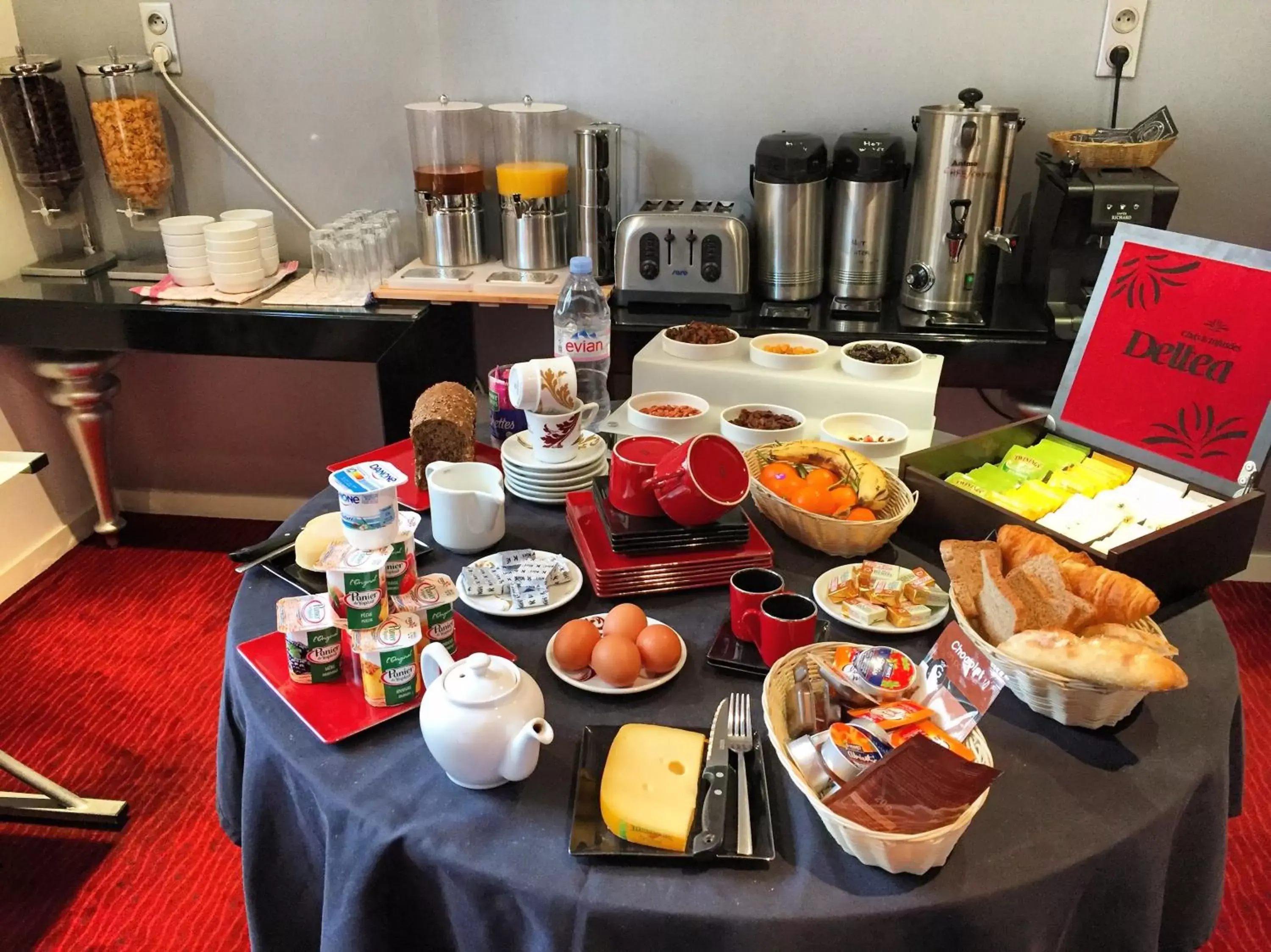 Buffet breakfast in Hôtel Saint Martin