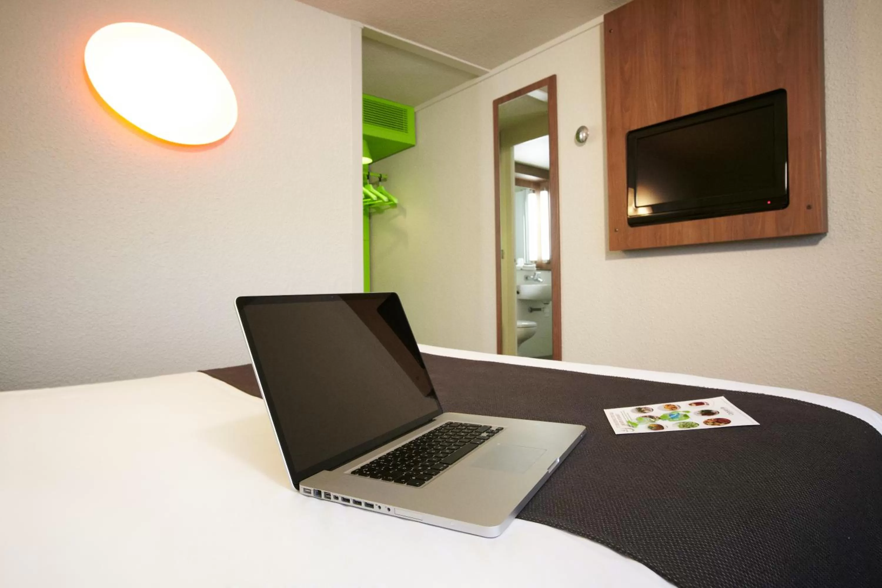 Bed in Campanile Rouen Est - Franqueville Saint Pierre