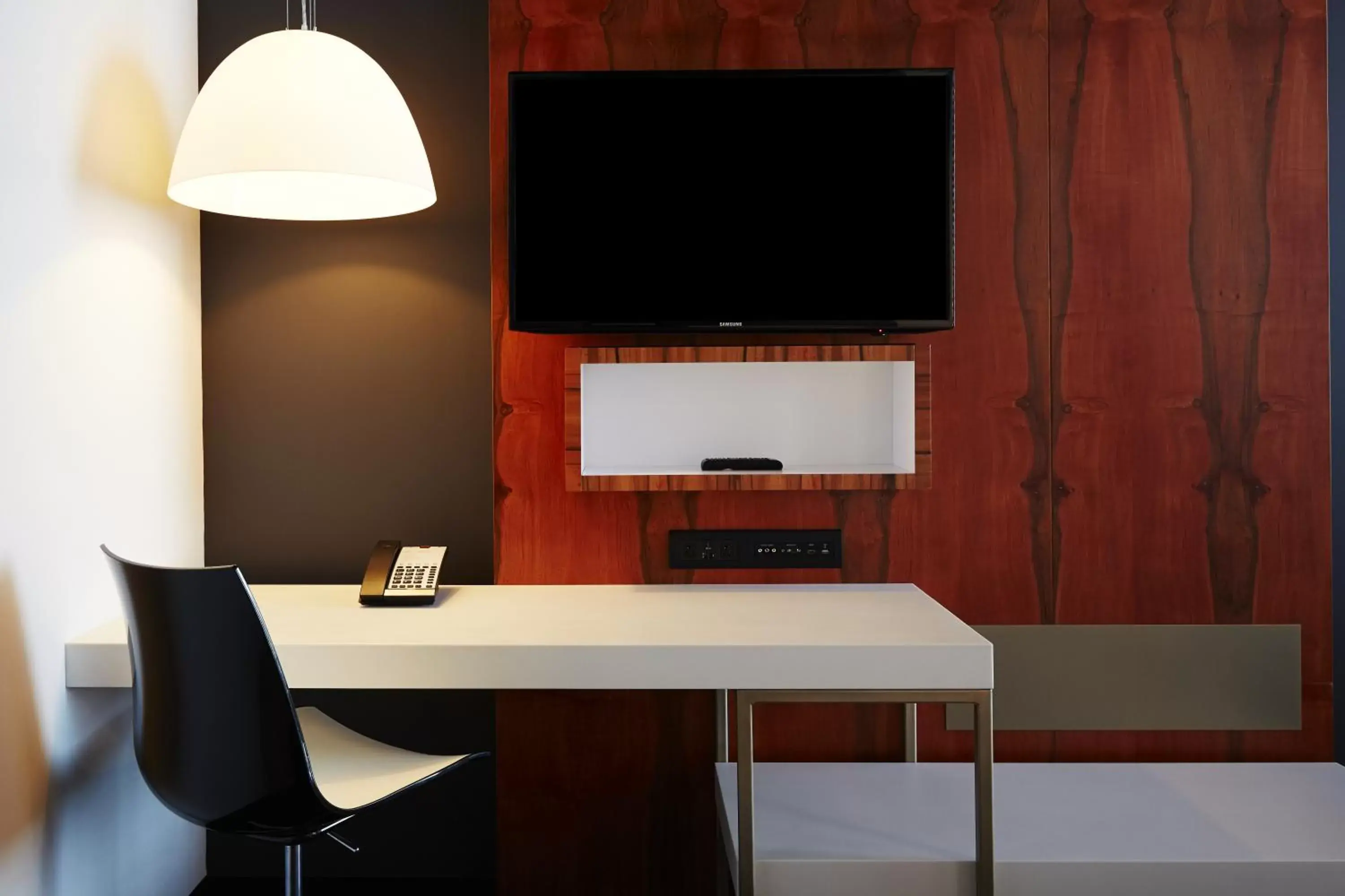 Photo of the whole room, TV/Entertainment Center in Hôtel Alt Montréal