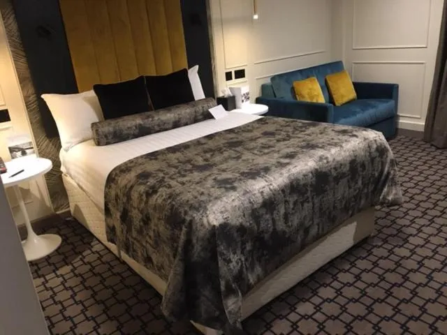 Bedroom, Bed in Denham Grove