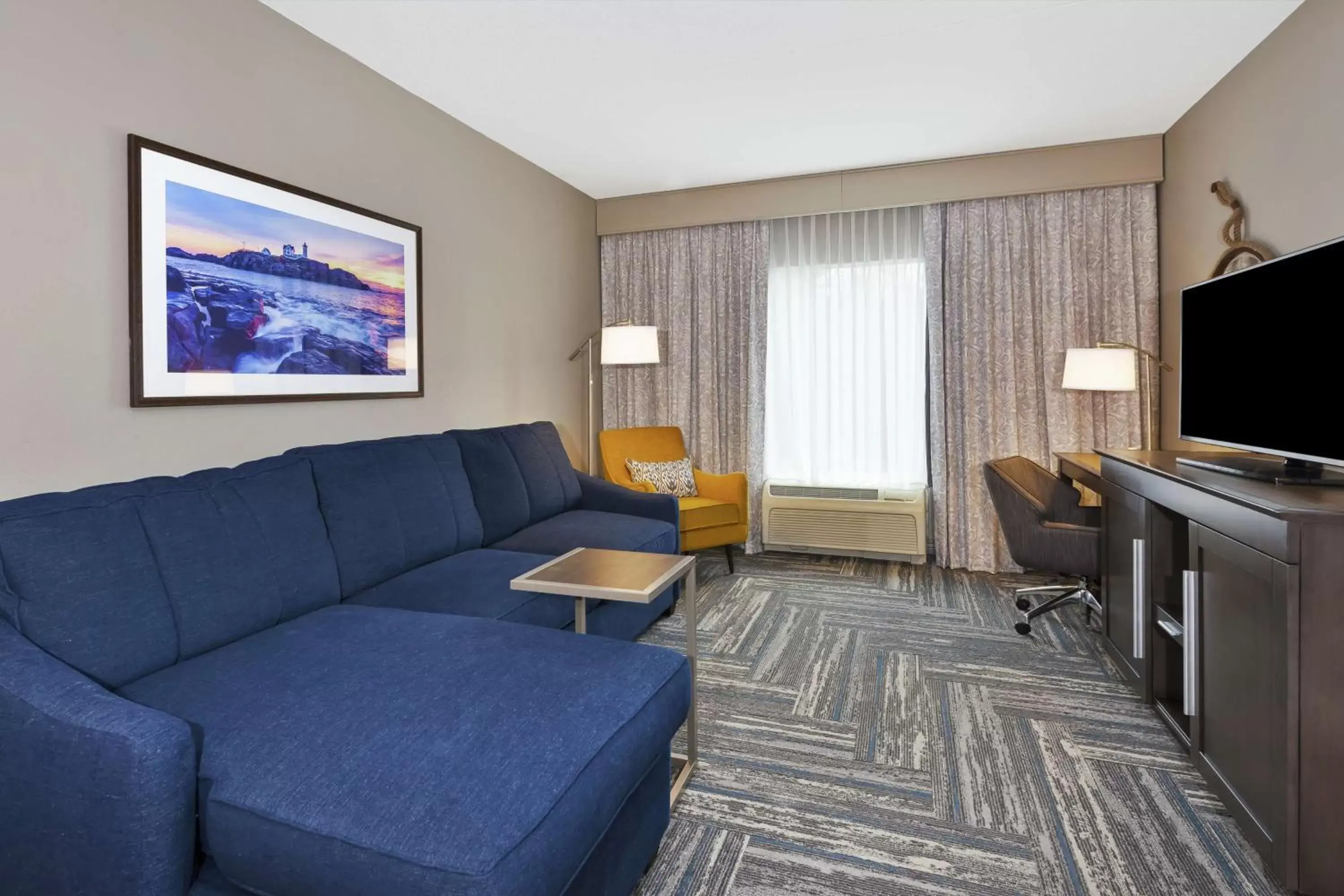 Bedroom, Seating Area in Hampton Inn & Suites Wells-Ogunquit