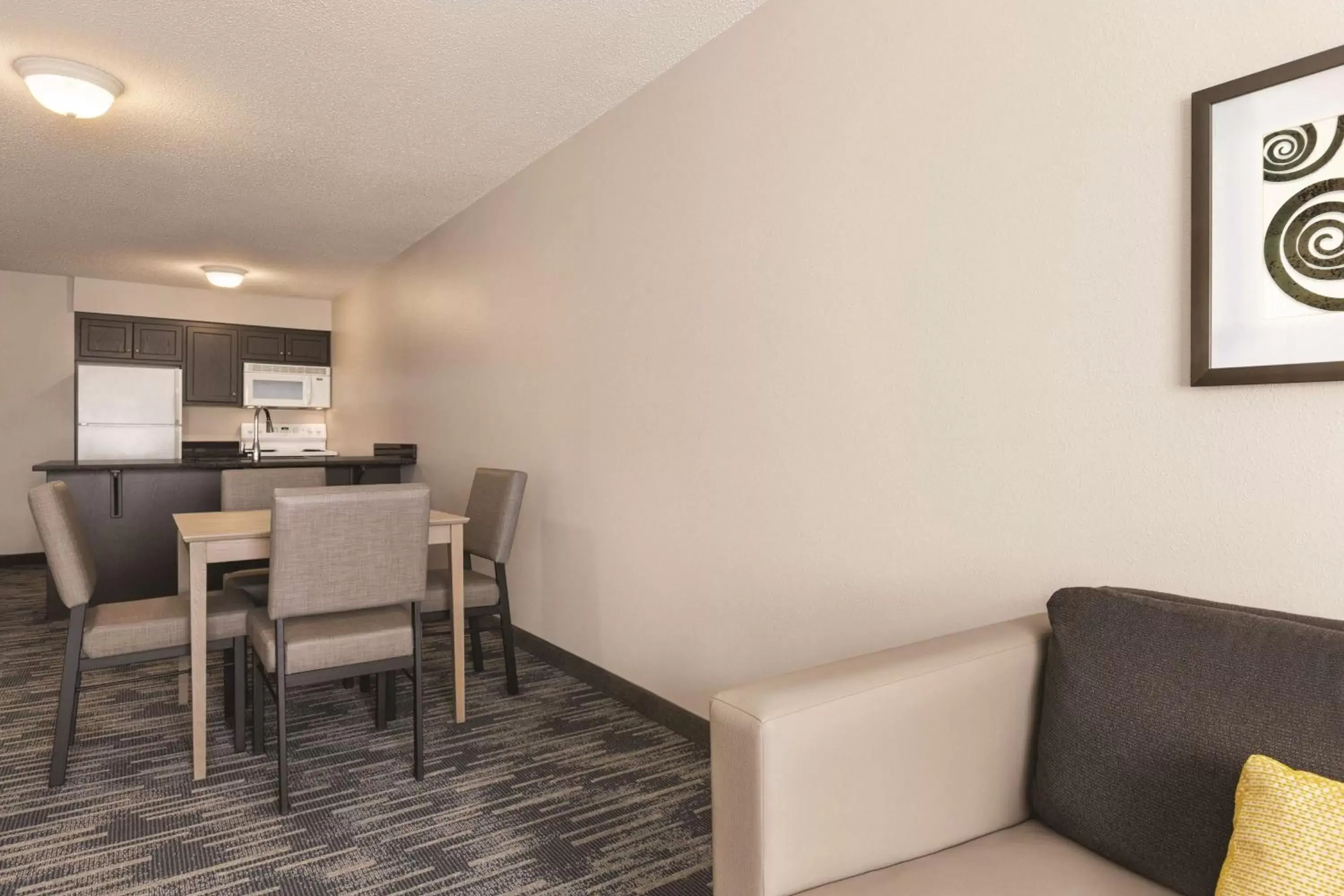 Photo of the whole room, Seating Area in Country Inn & Suites by Radisson, St. Cloud East, MN