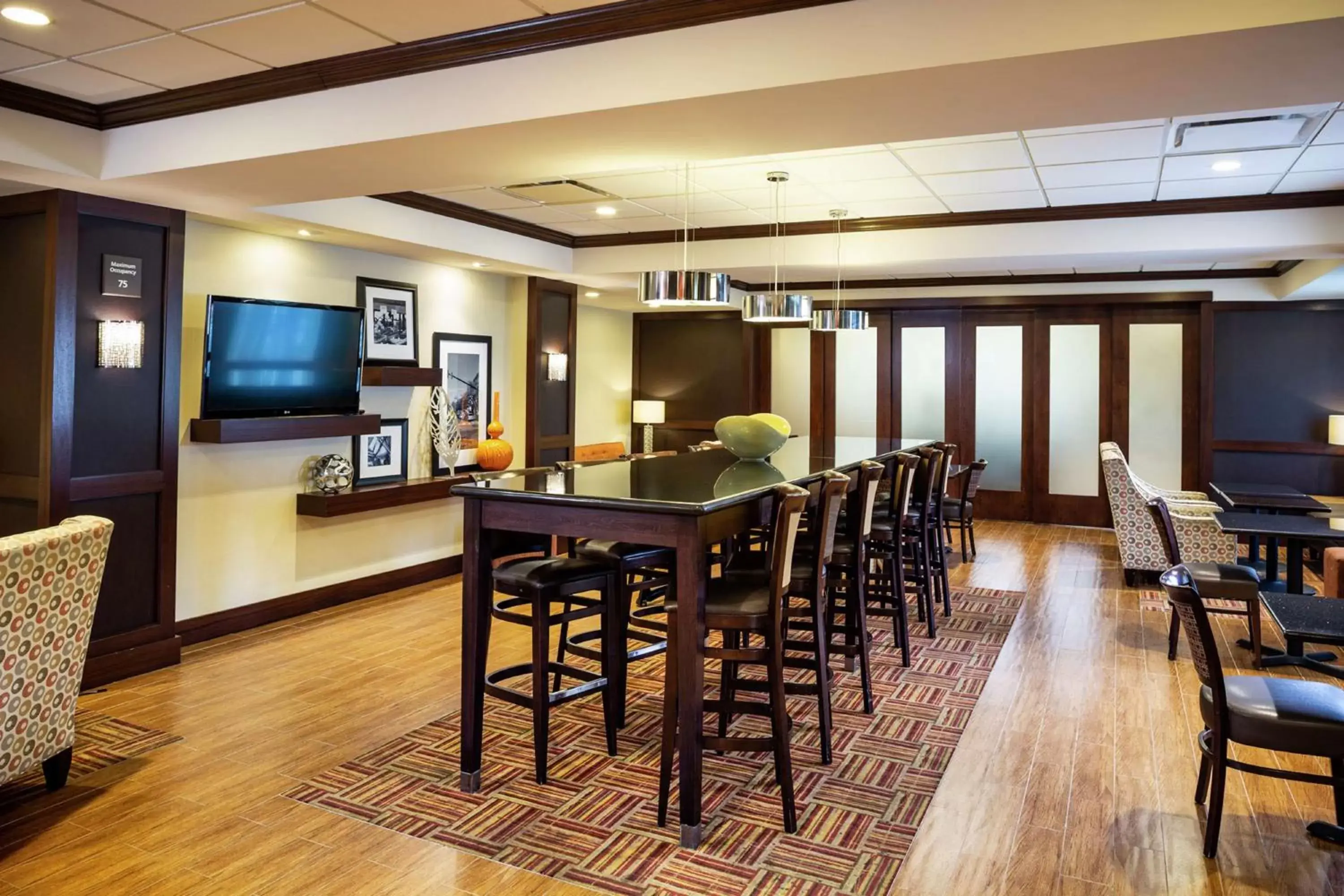 Dining area in Hampton Inn Limerick