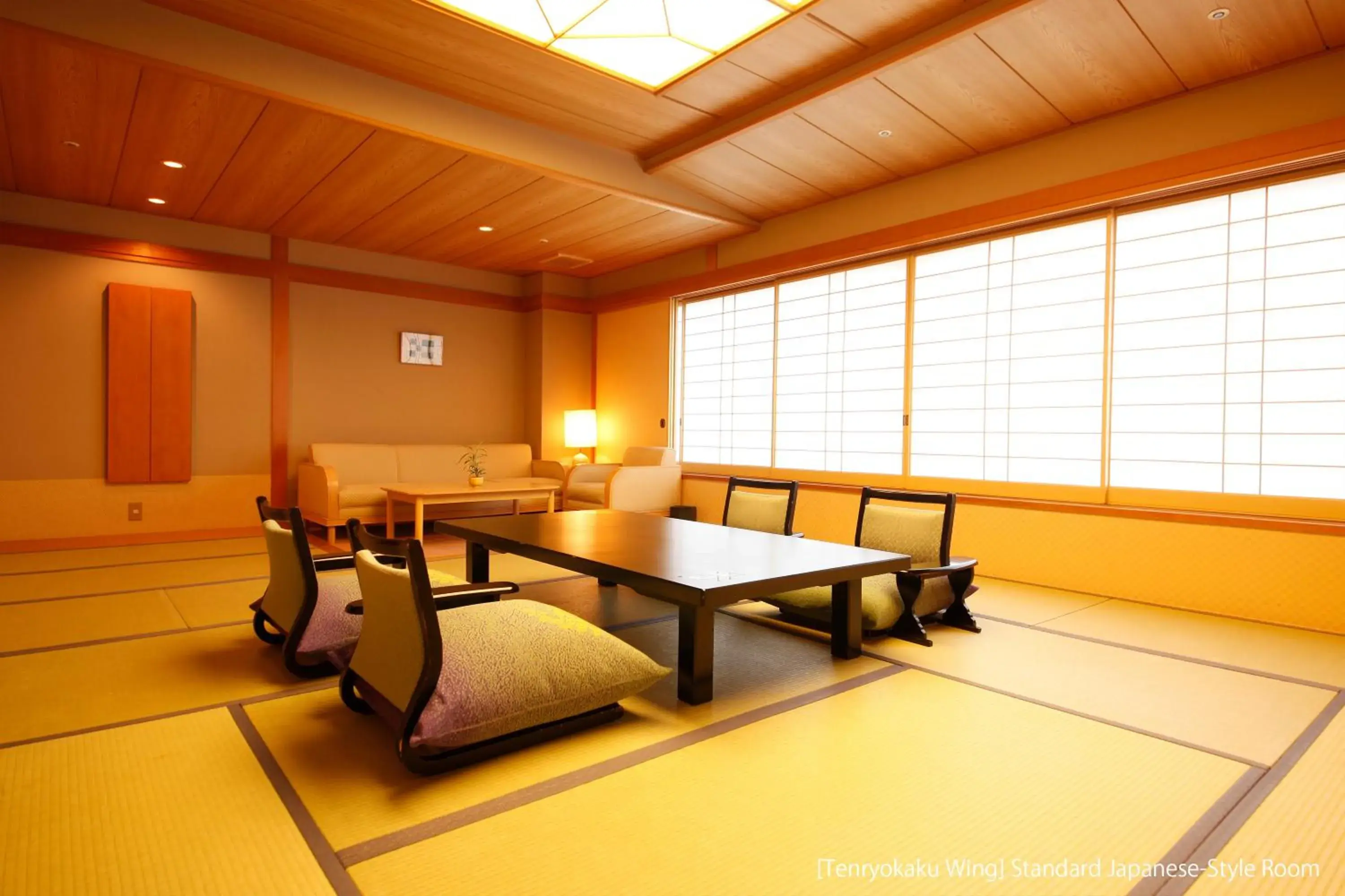 Photo of the whole room, Seating Area in Takayama Green Hotel