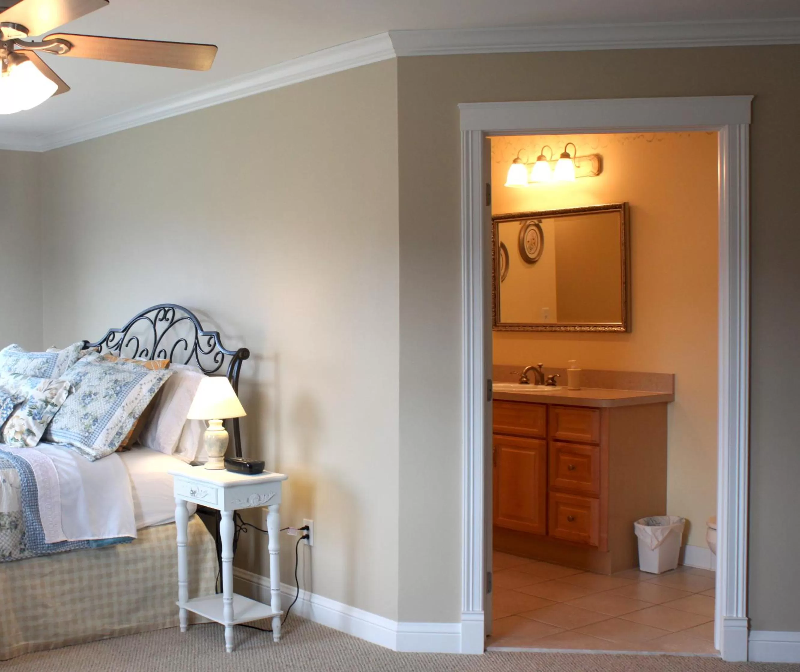 Bed in Lamp Post Lodge