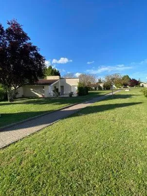 Garden in Hotel Restaurant La Dame du Lac