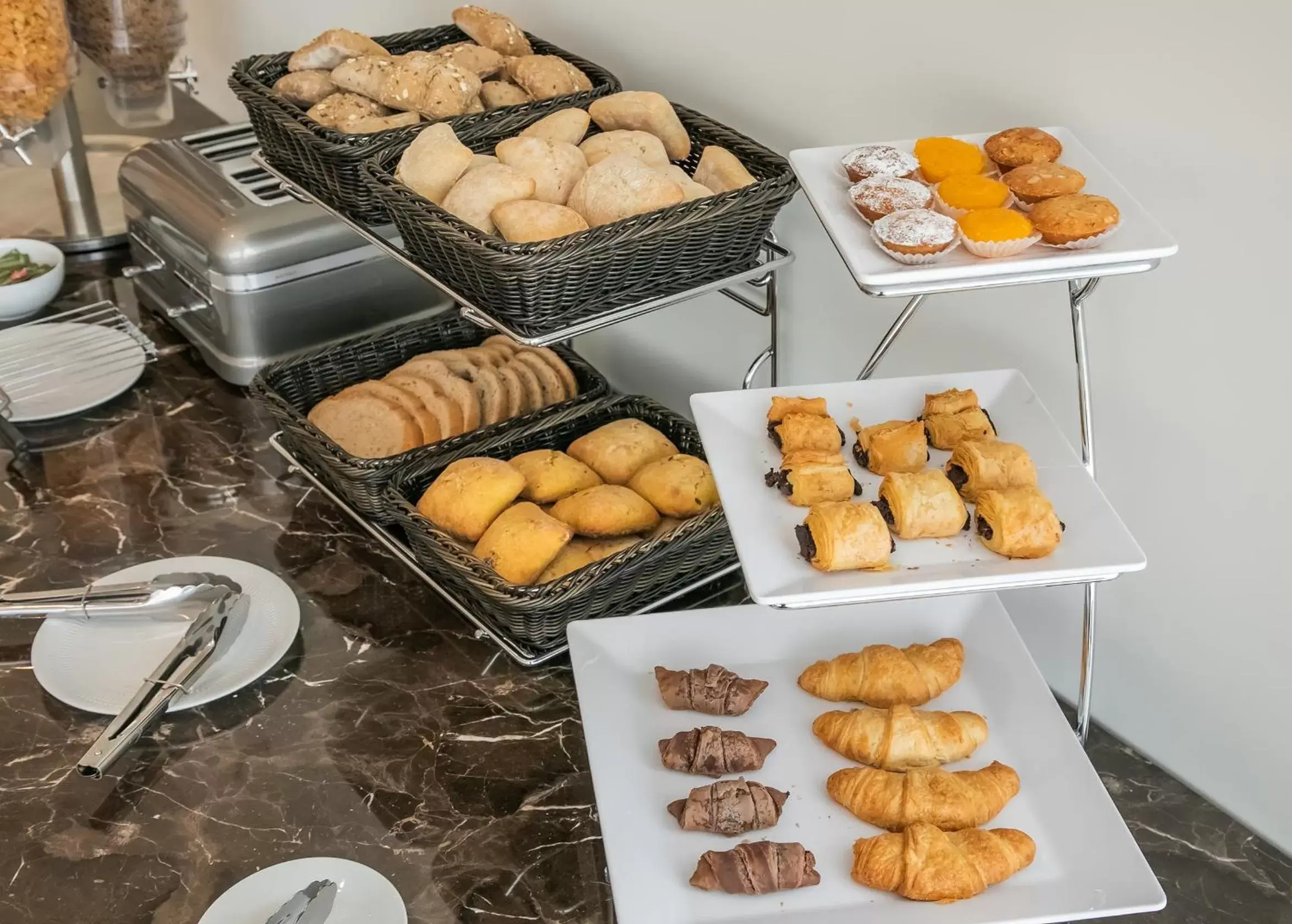 Continental breakfast in Oporto Airport & Business Hotel