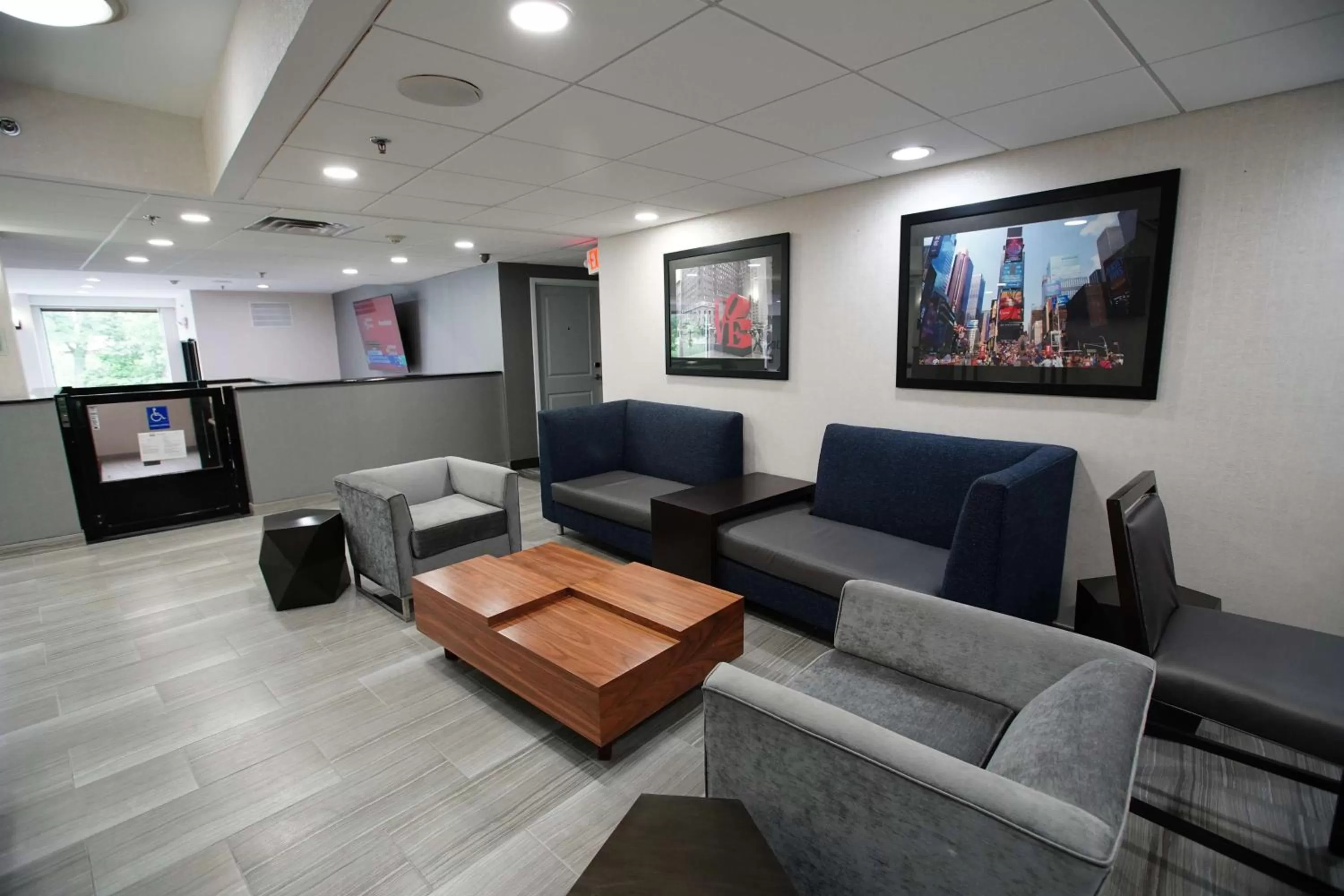 Lobby or reception, Seating Area in Best Western Paramus Hotel & Suites