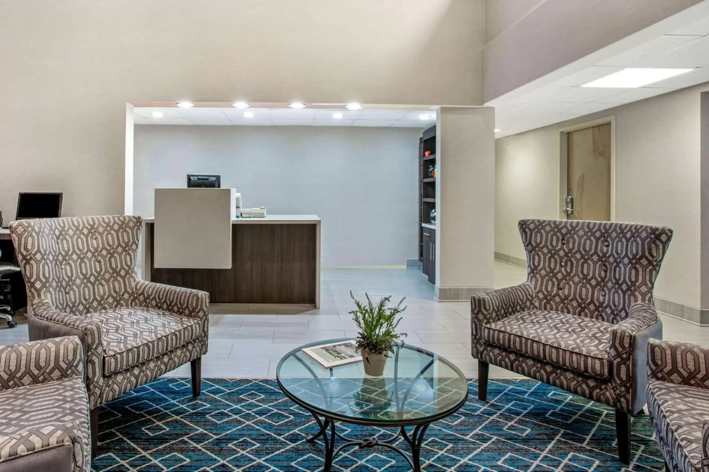 Lobby or reception, Seating Area in La Quinta Inn by Wyndham Radford