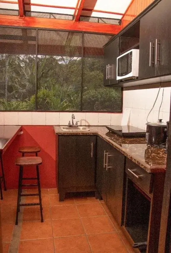 Kitchen or kitchenette, Kitchen/Kitchenette in Pacific Paradise Resort