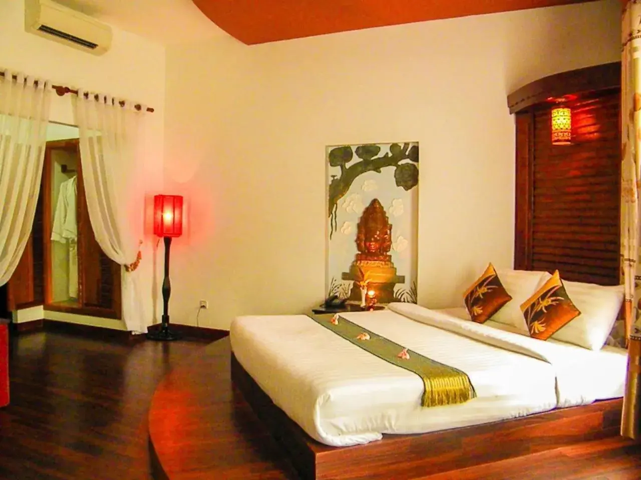 Bed in Vimean Sovannaphoum Resort
