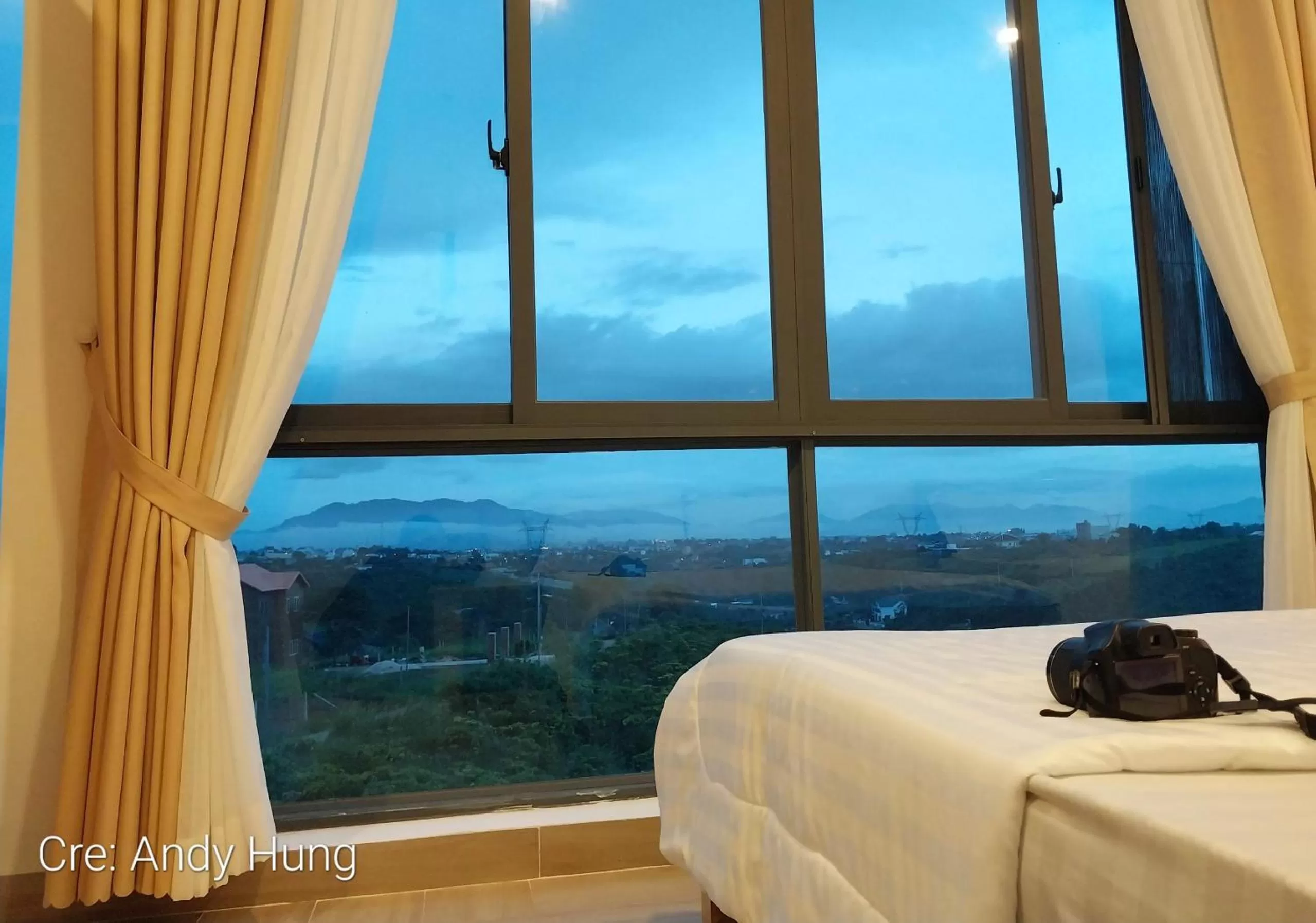 Bed, Mountain View in Mùa Tím Villa