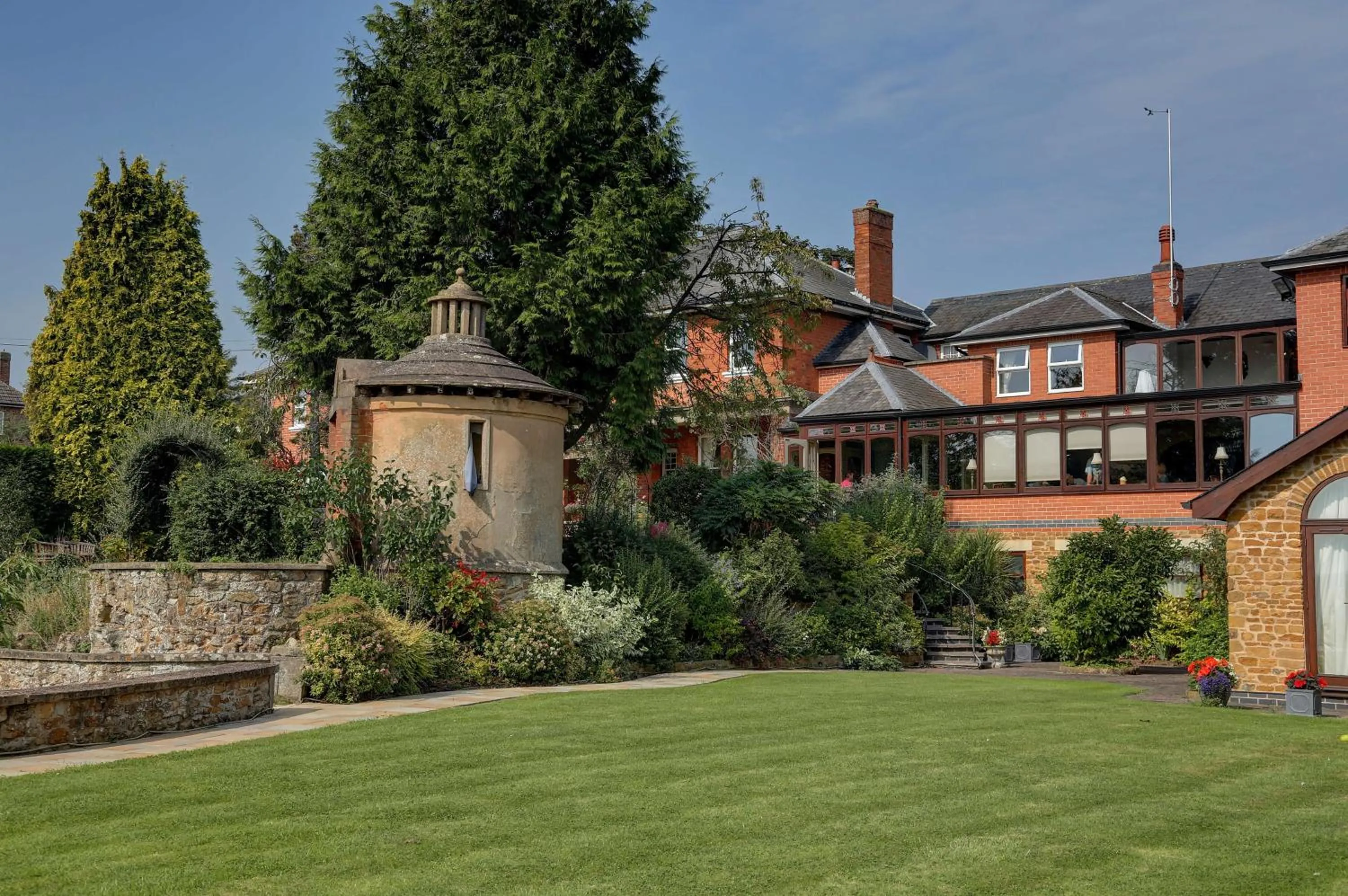 Property building in Best Western Sysonby Knoll Hotel