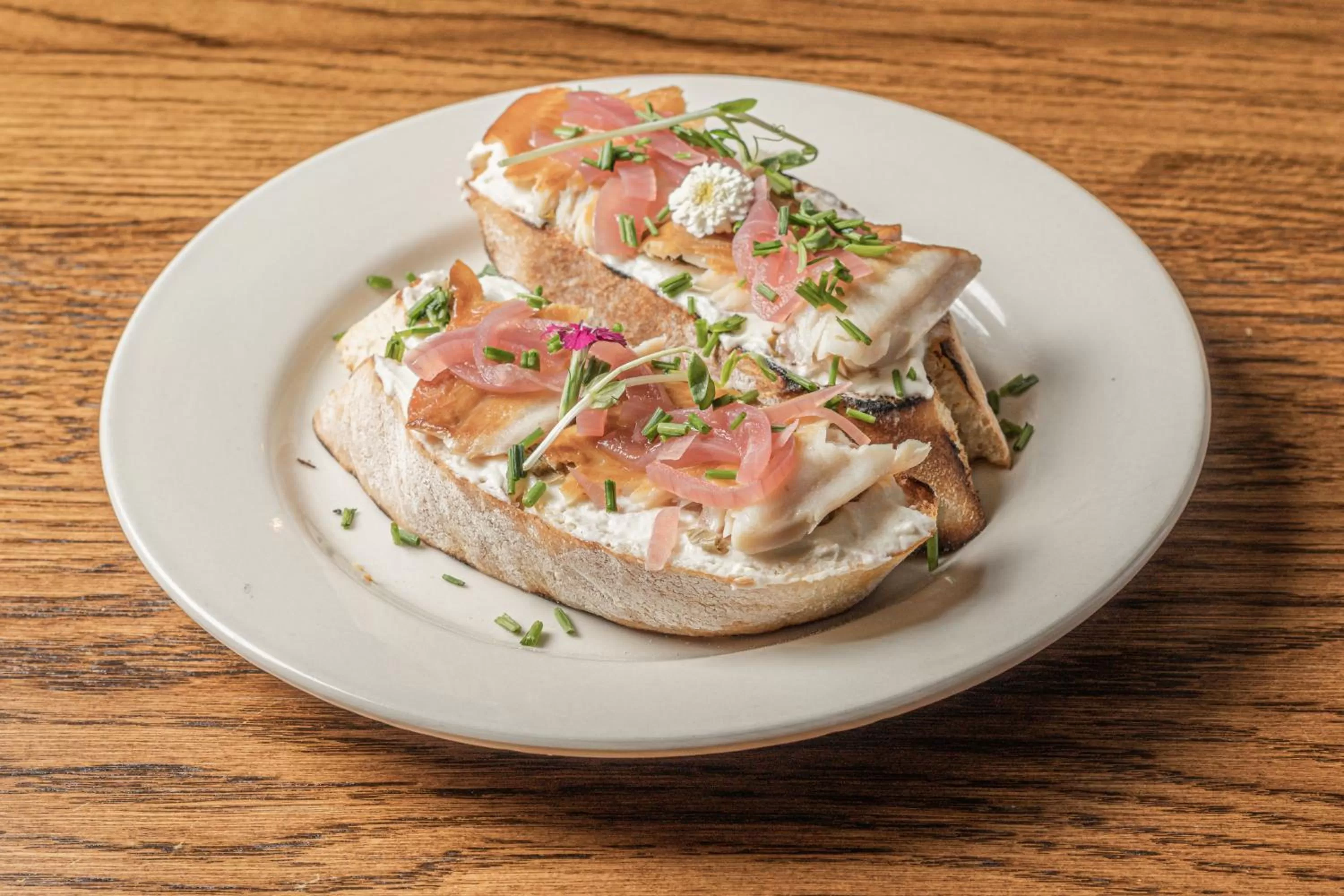 Lounge or bar in Hunter Lodge, a Bluebird by Lark