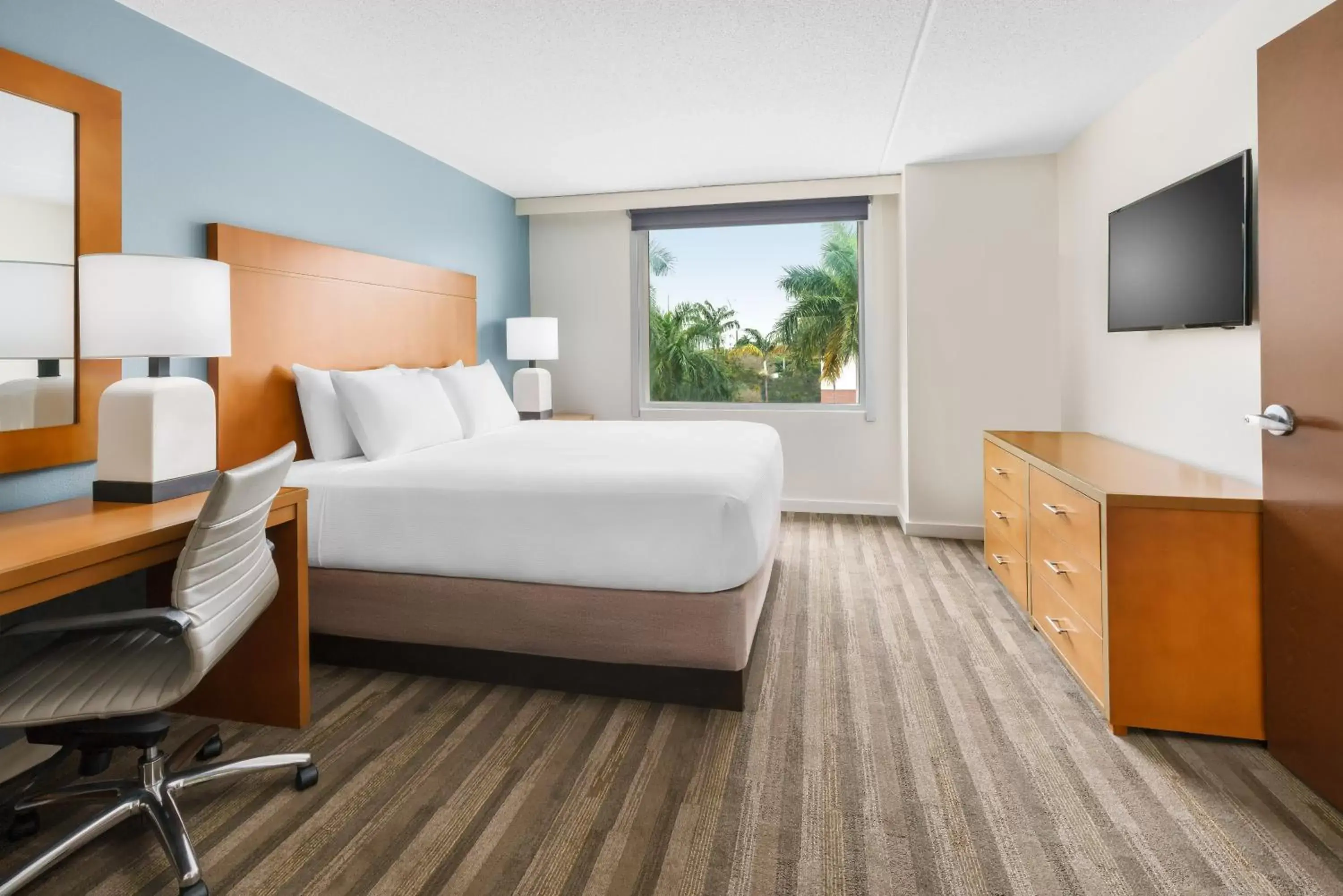 Bedroom in Hyatt House Fort Lauderdale Airport/Cruise Port
