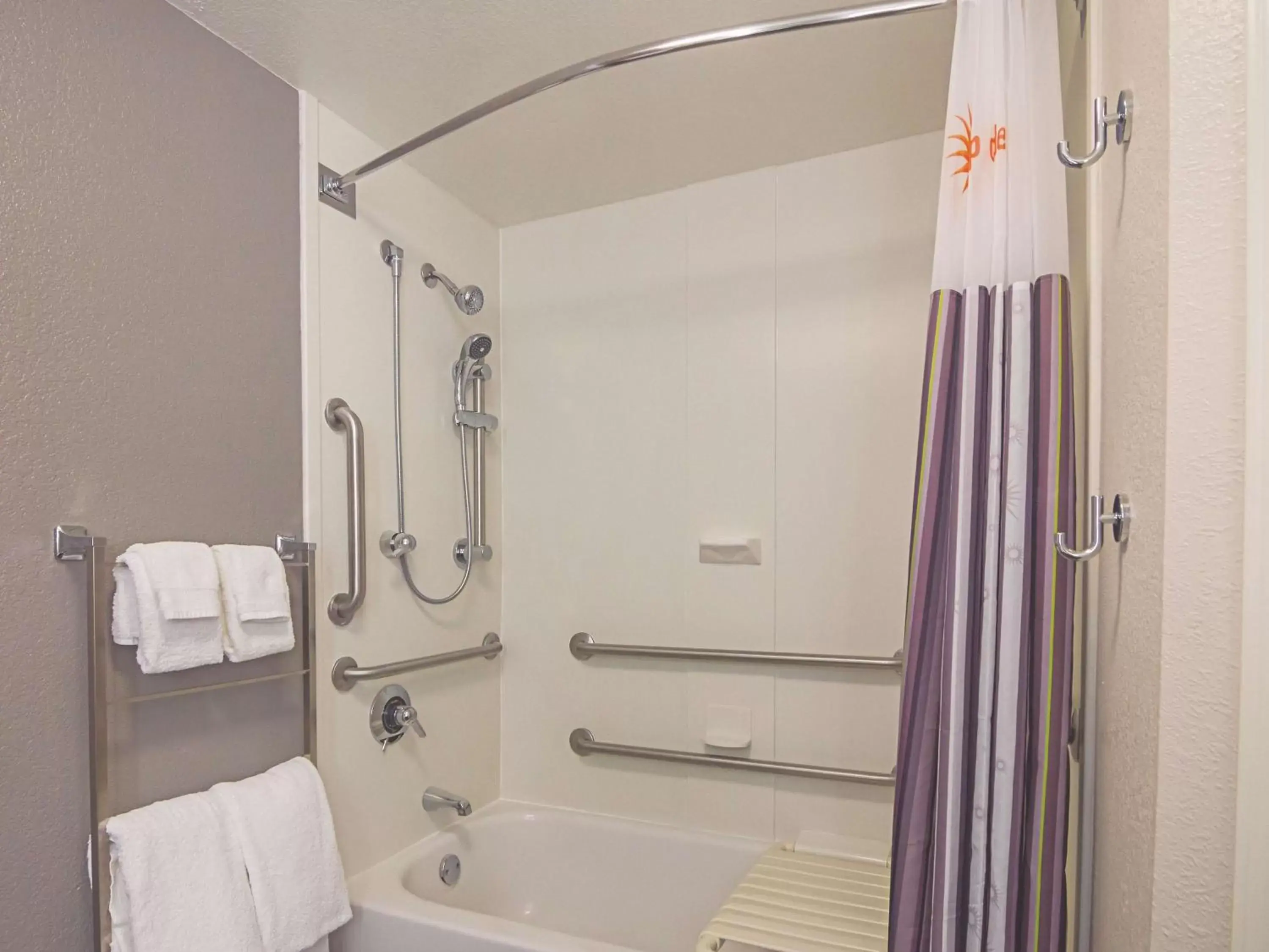 Bathroom in La Quinta by Wyndham Oklahoma City - NW Expwy