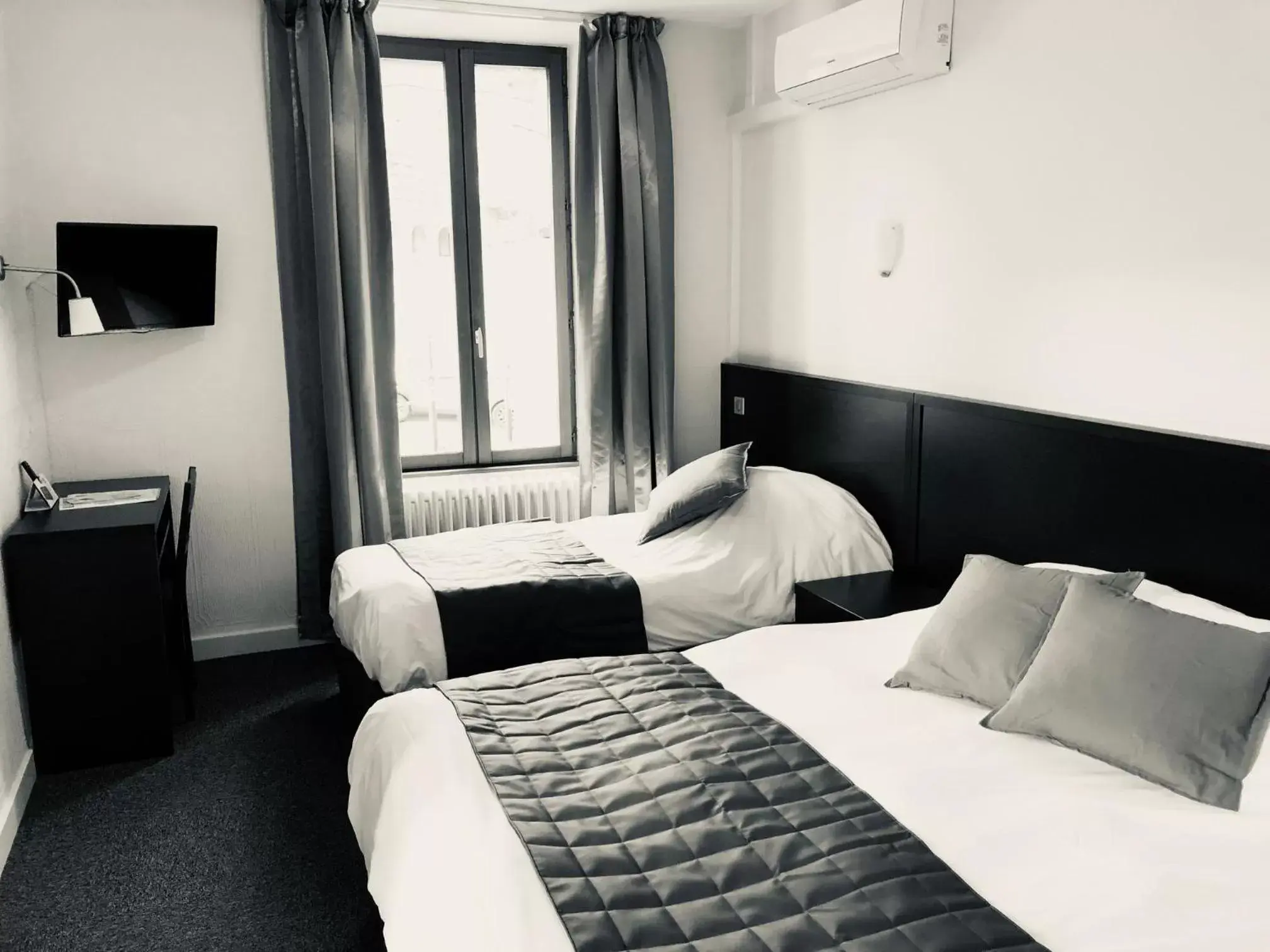 Bedroom, Bed in Logis Au Vieux Morvan