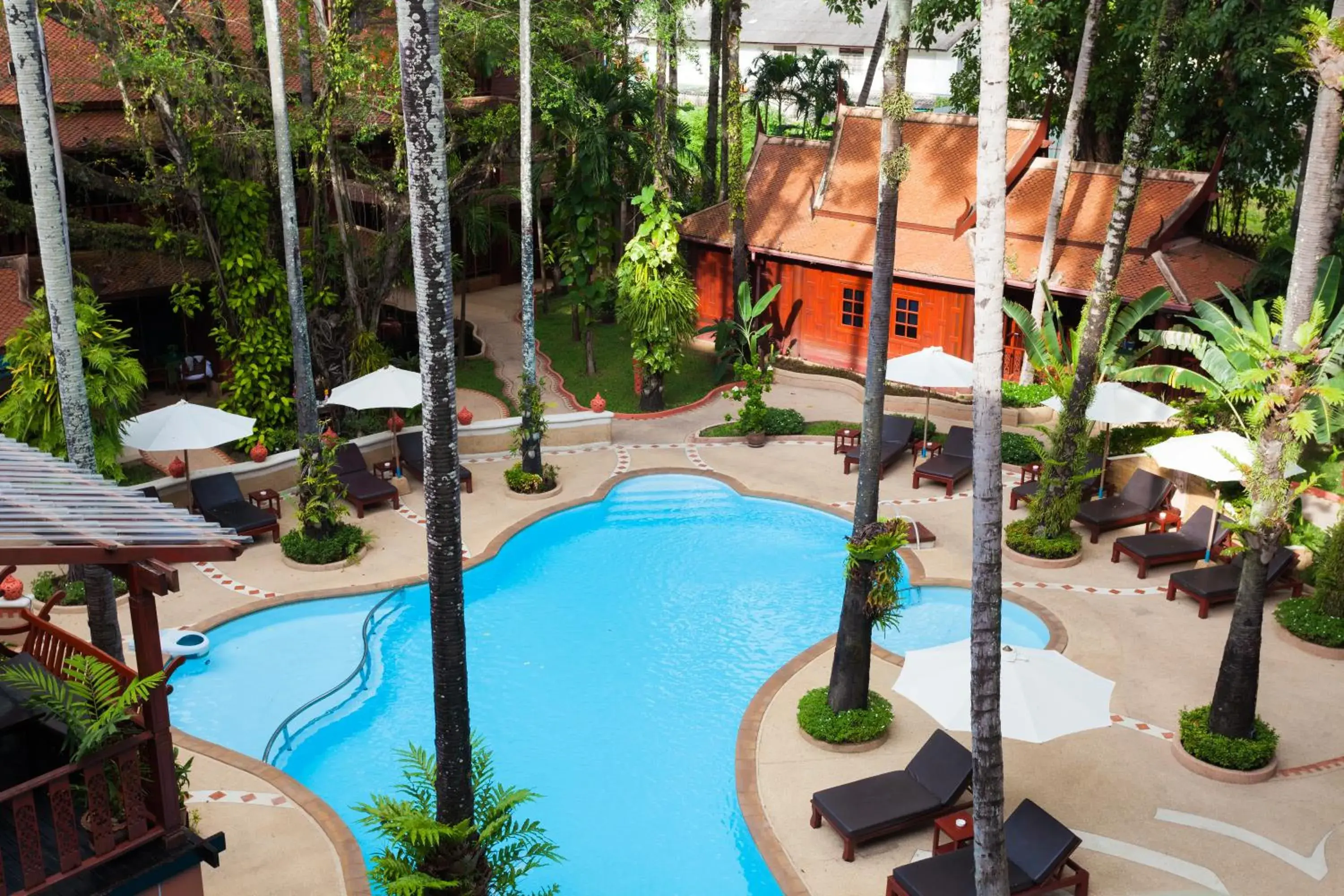 Swimming pool in Royal Phawadee Village Patong - 2 Minutes walk to the beach Swimming pool in Royal Phawadee Village Patong - 2 Minutes walk to the beach