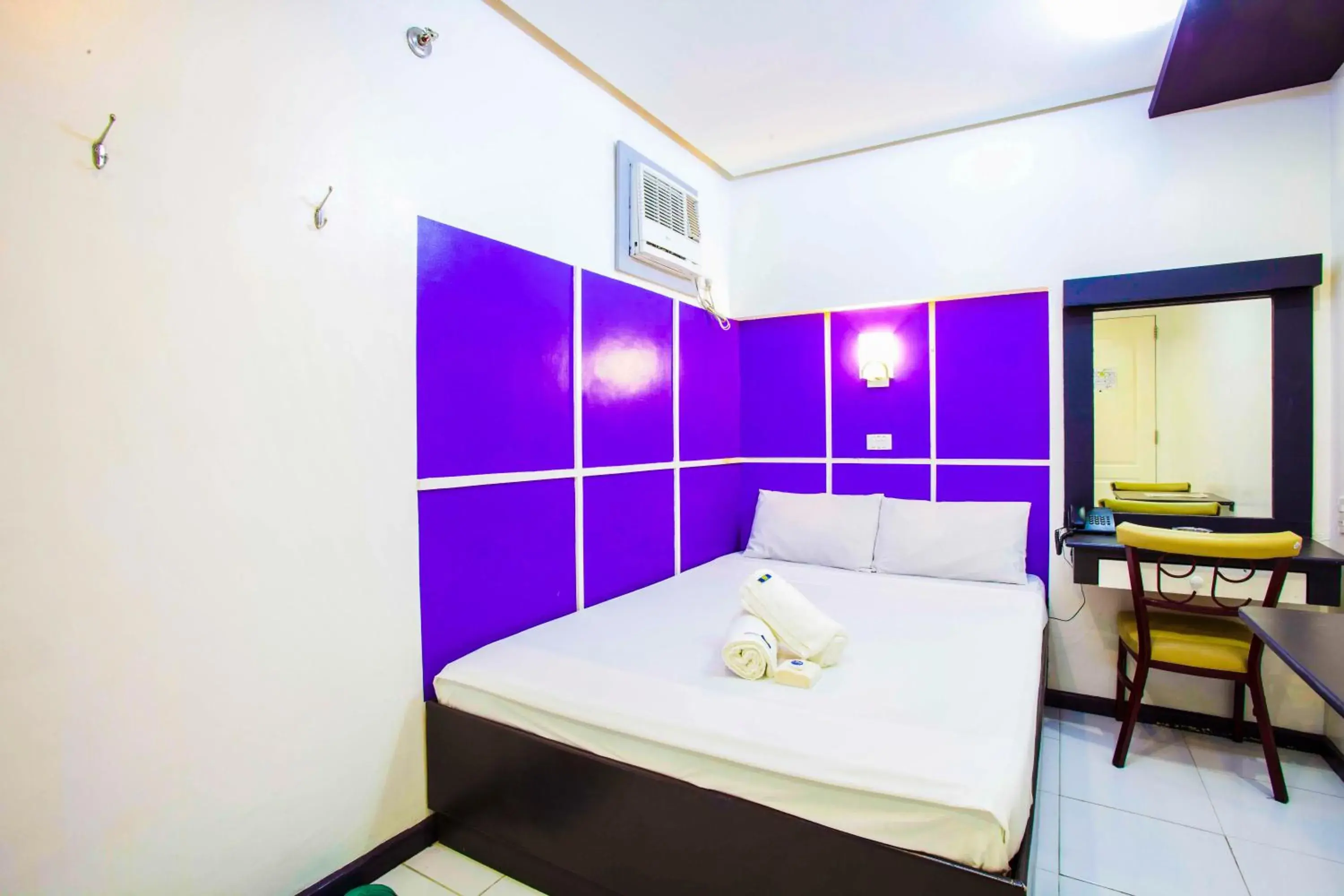 Bed in Hotel 99 Cubao