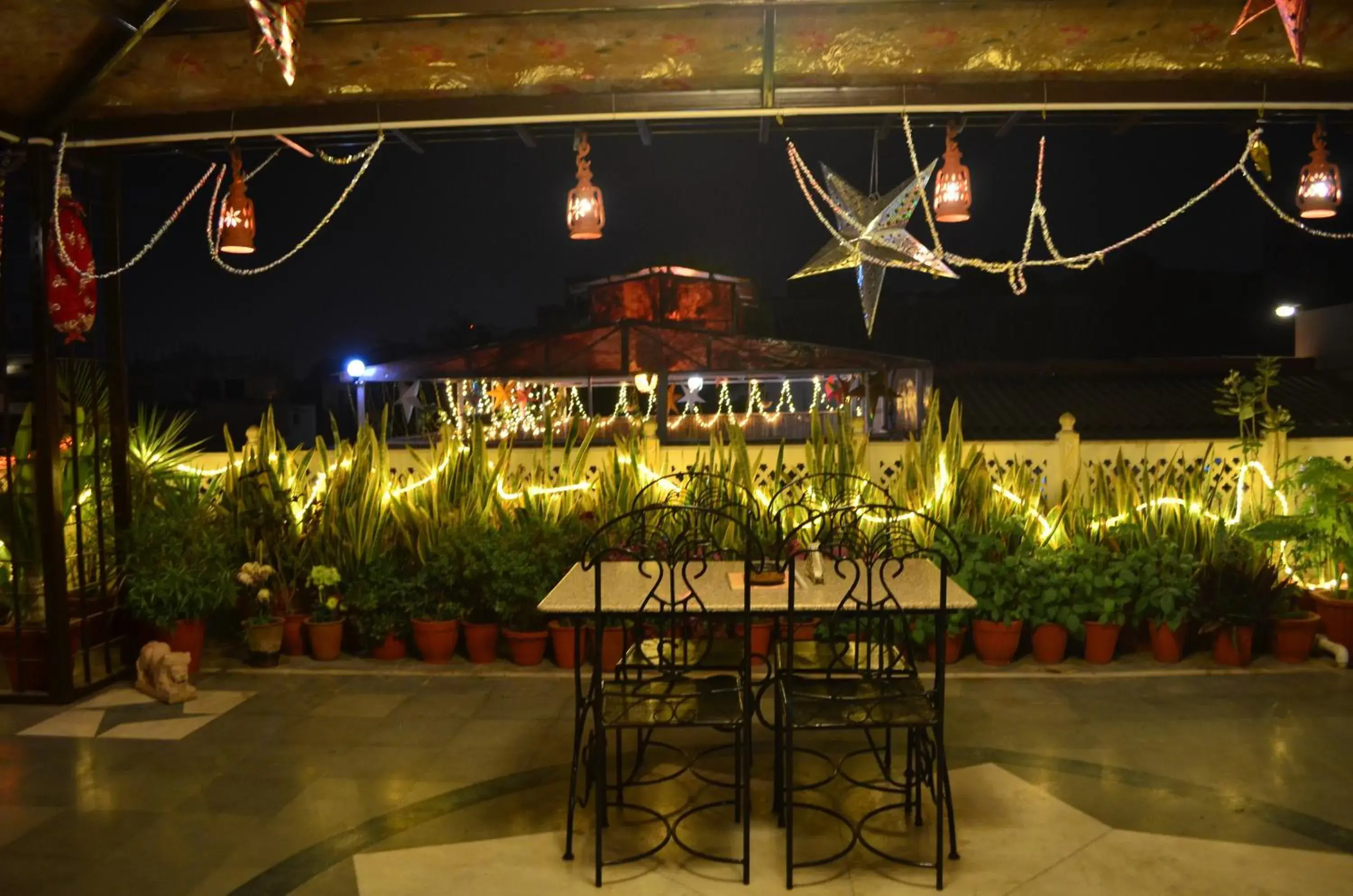 Restaurant/places to eat in Hotel Kalyan