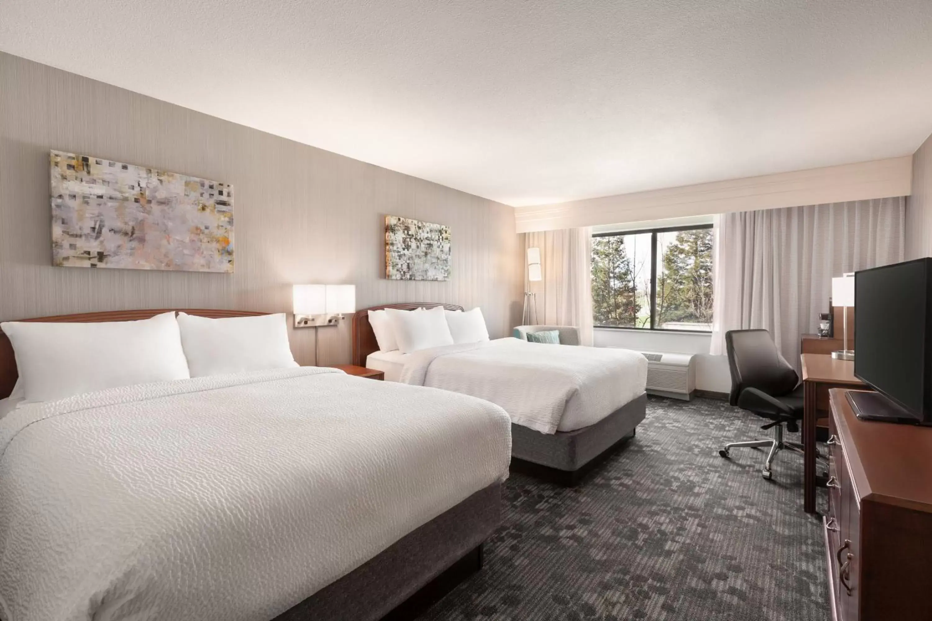 Photo of the whole room, Bed in Courtyard by Marriott San Jose South/Morgan Hill