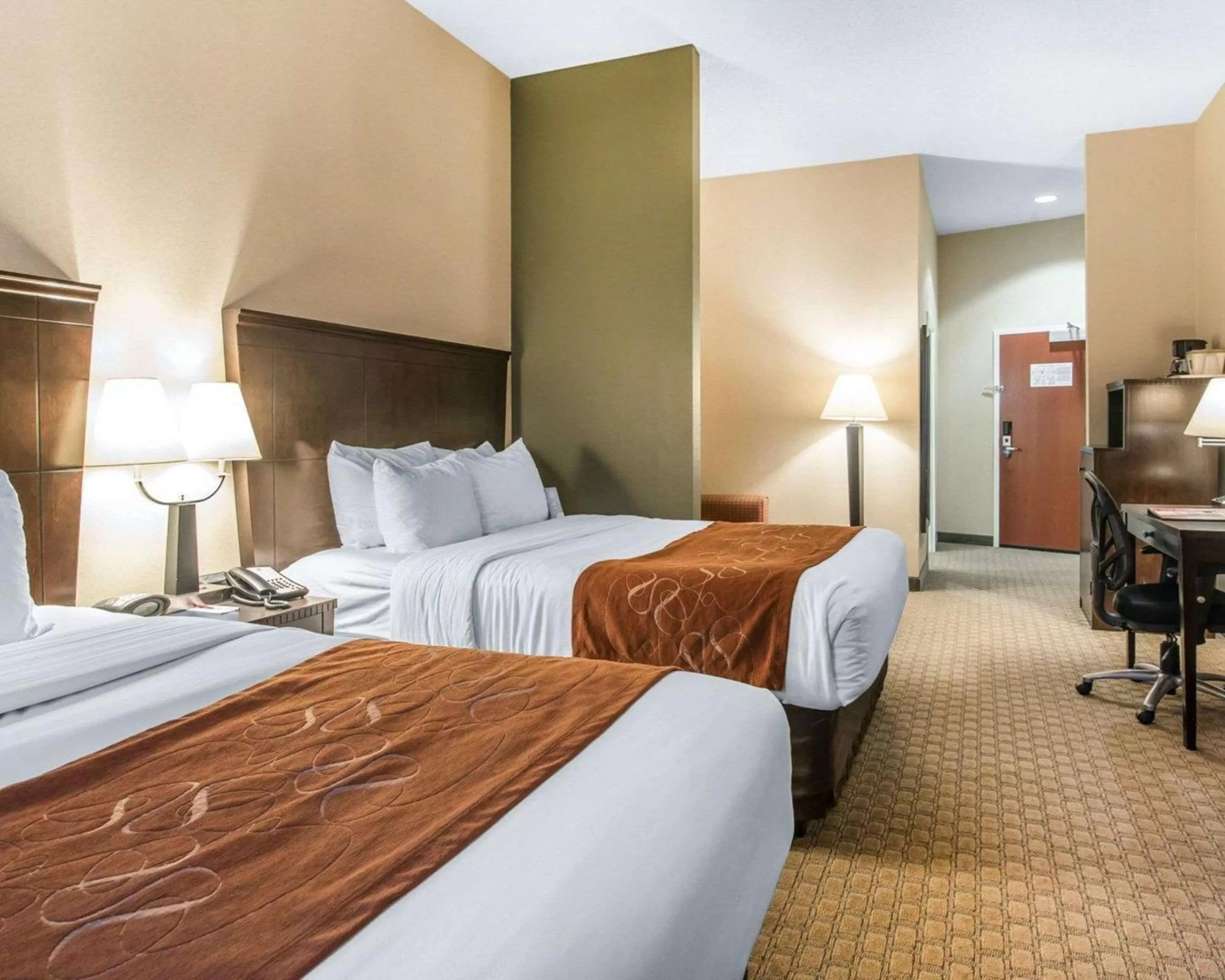 Photo of the whole room in University Inn Vestal