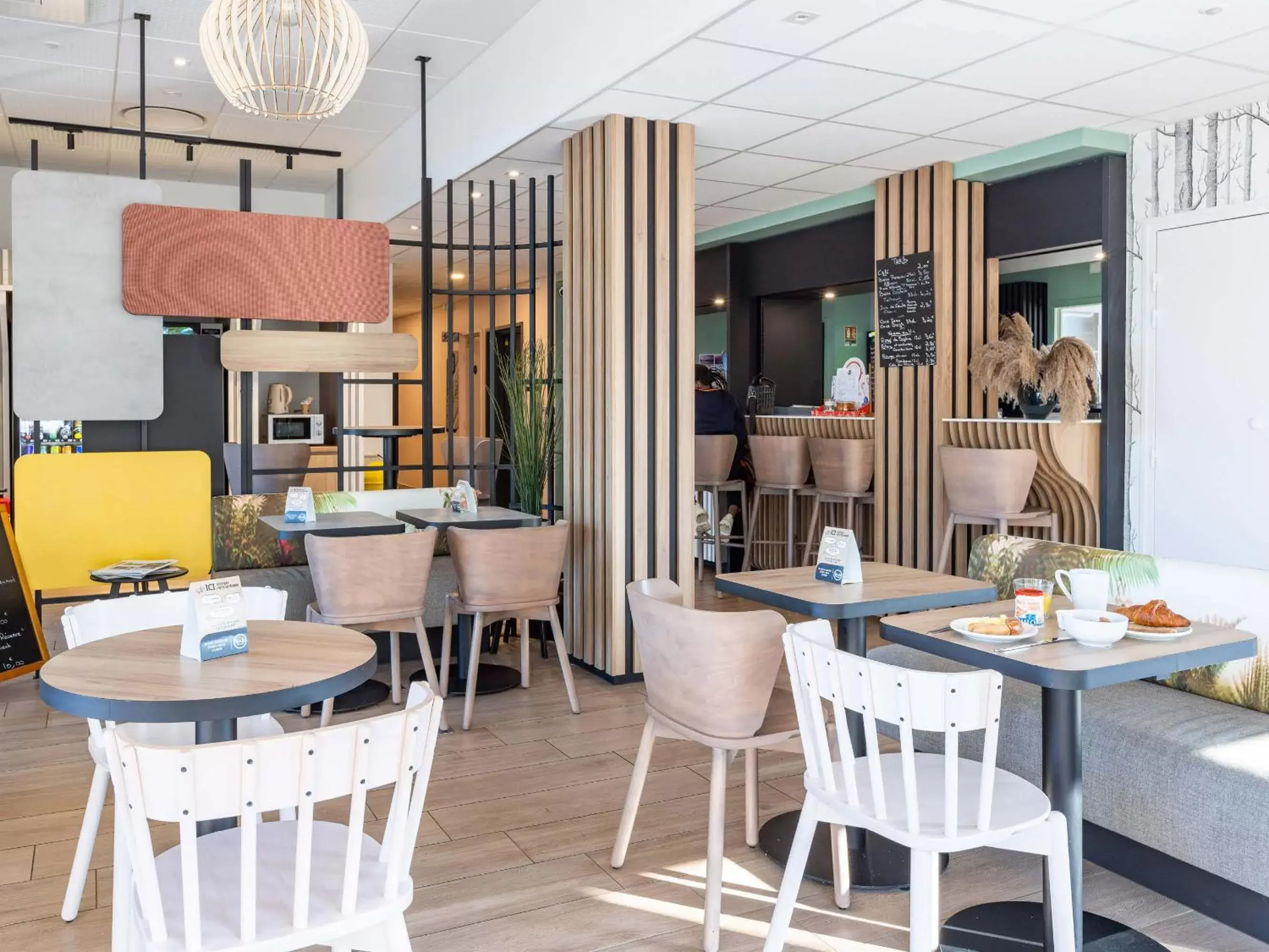 Breakfast, Restaurant/Places to Eat in B&B HOTEL Rennes Parc Expo Aéroport