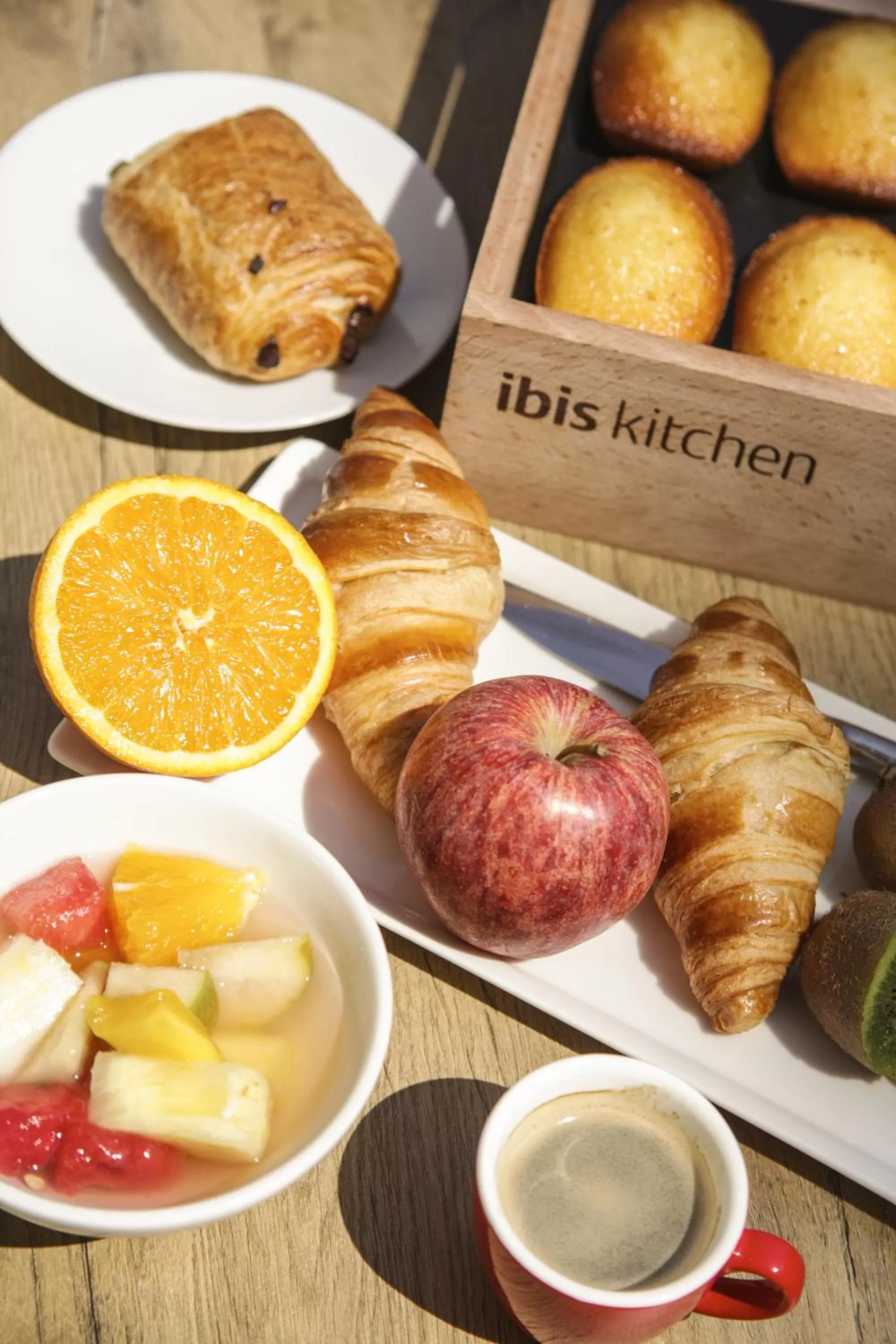 Buffet breakfast in Hotel ibis Lisboa Jose Malhoa