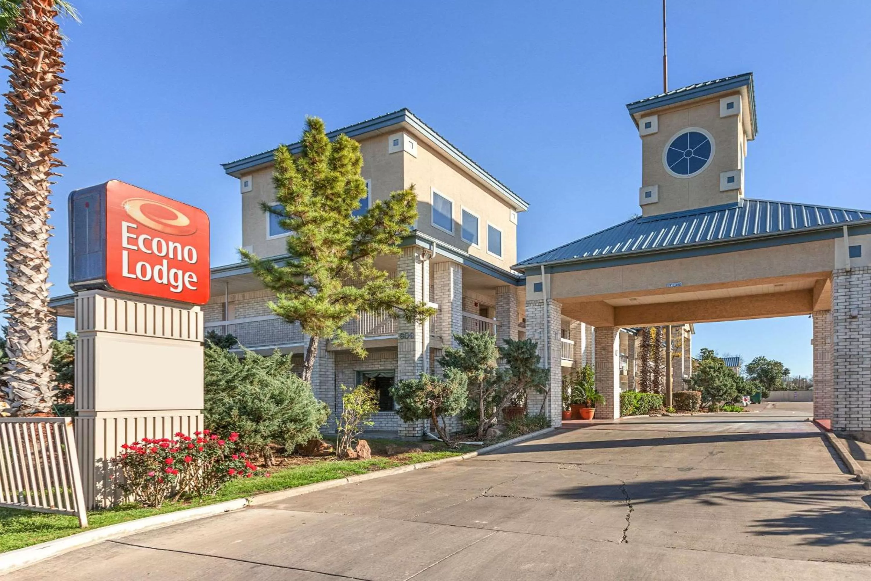 Property building in Econo Lodge San Antonio South