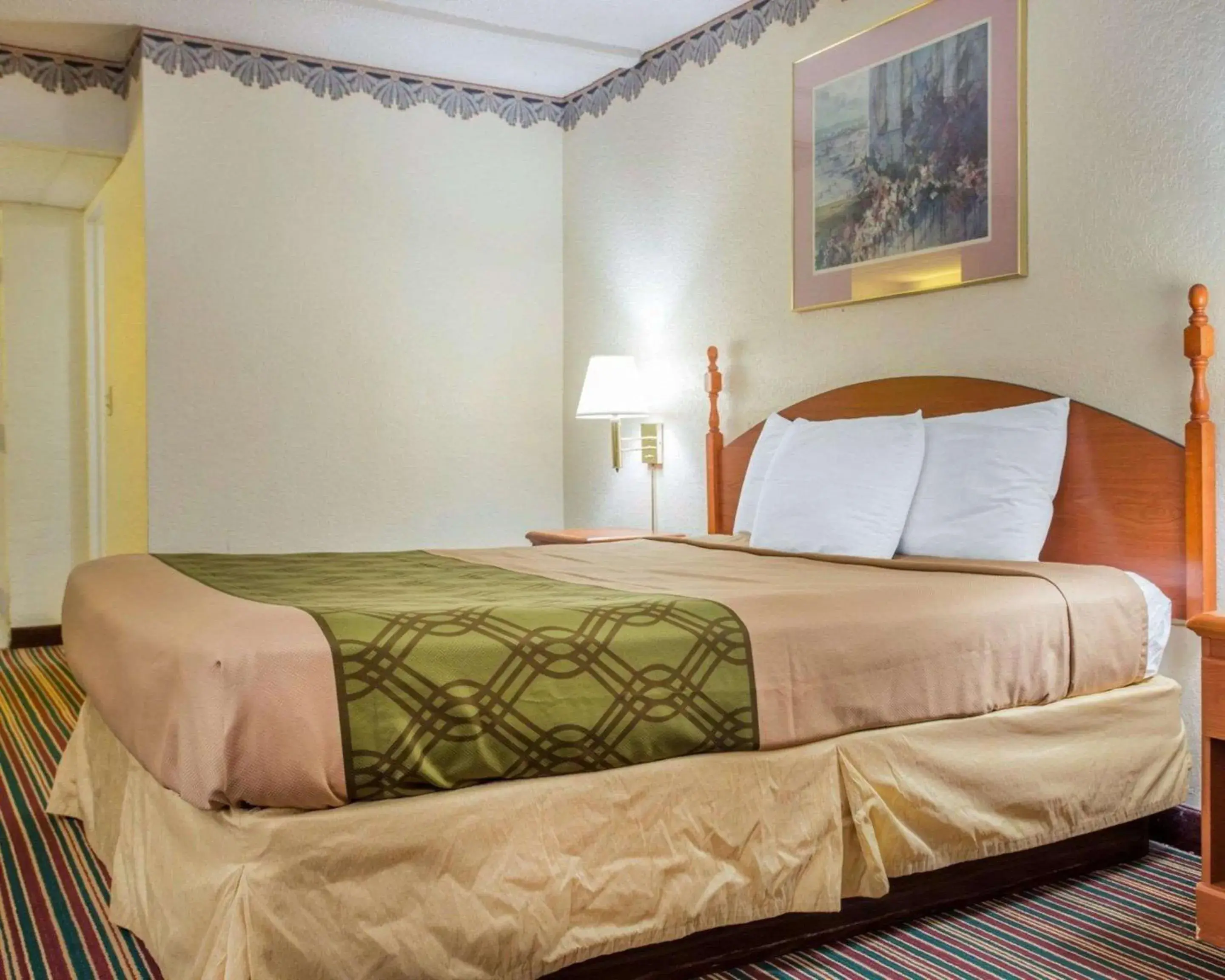 Photo of the whole room, Bed in Rodeway Inn Stone Mountain