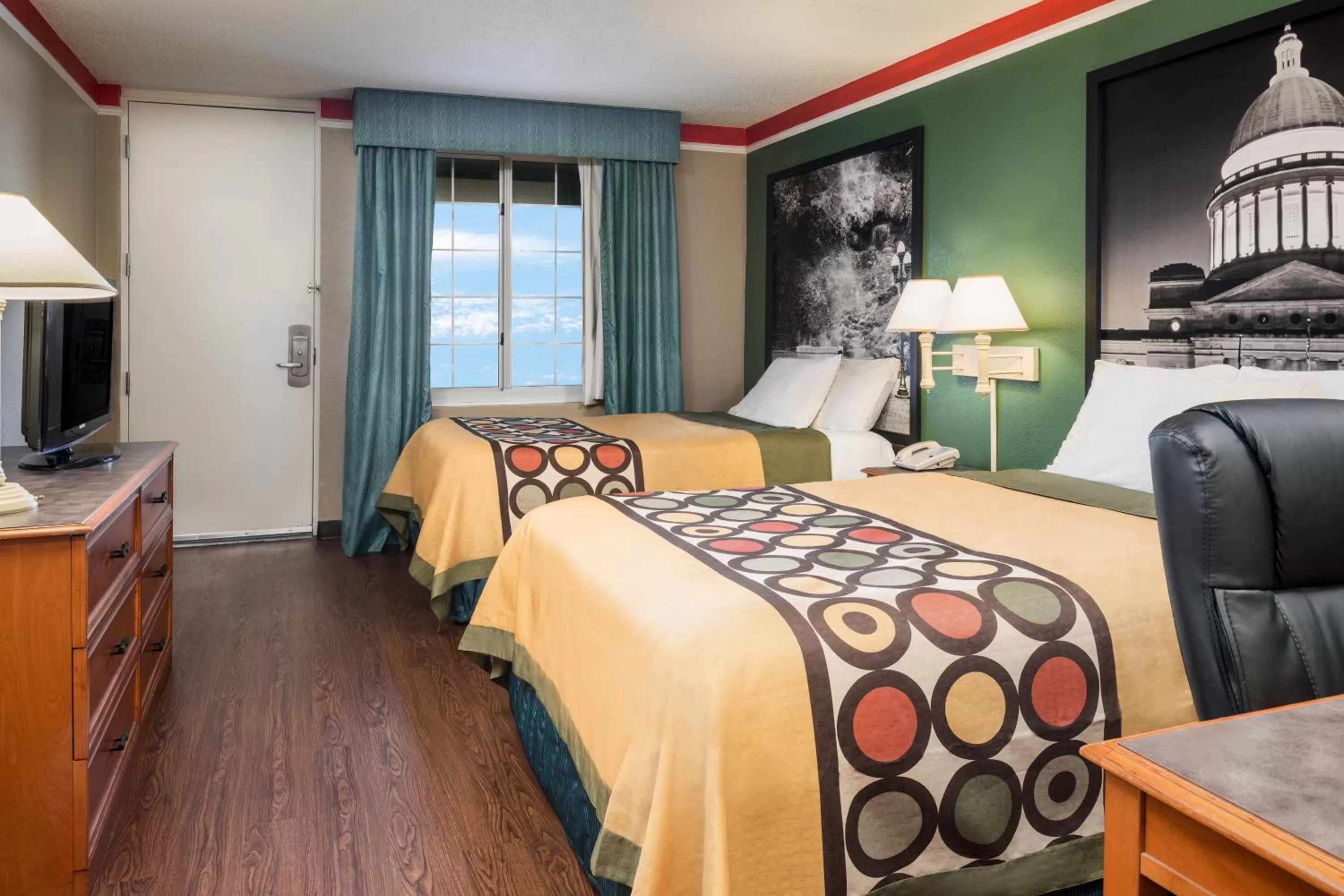 Bed in Super 8 by Wyndham Little Rock/Otter Creek