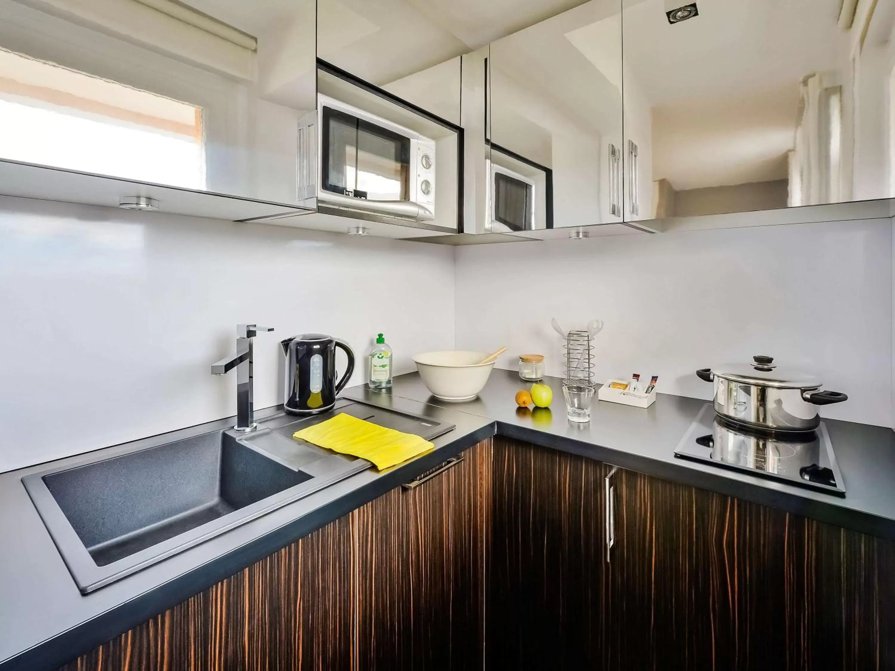 Photo of the whole room, Kitchen/Kitchenette in Adagio Grenoble Centre