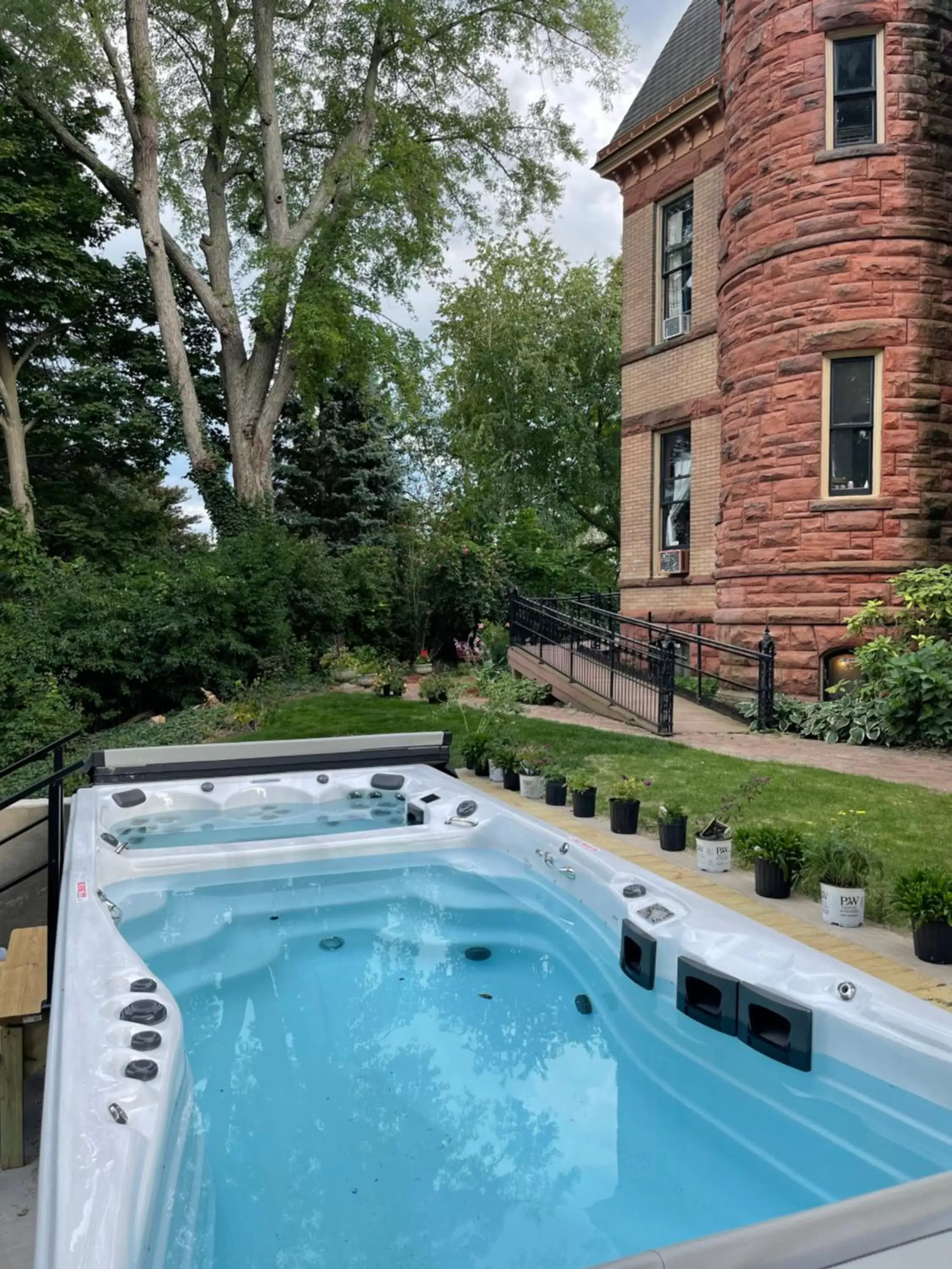 Massage, Swimming Pool in Henderson Castle Inn