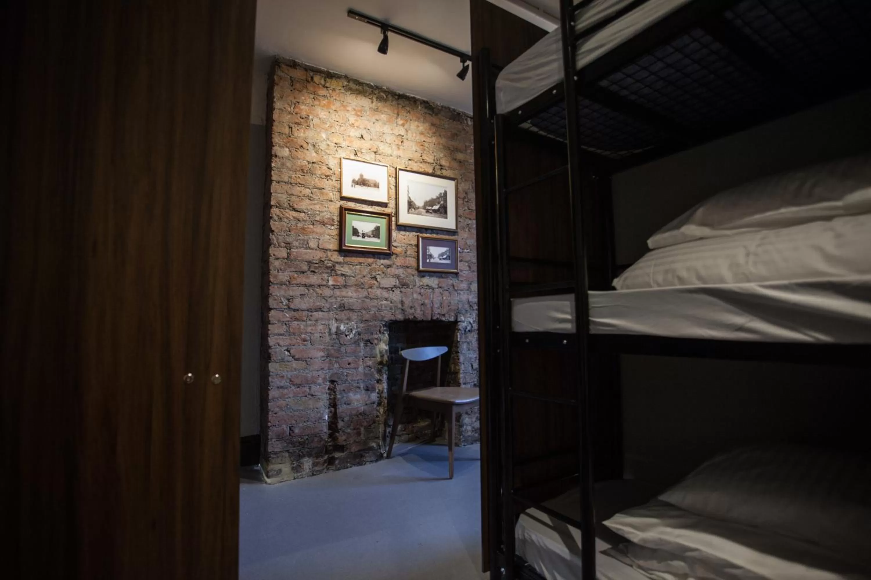 Bedroom, Bed in PubLove @ The Crown, Battersea