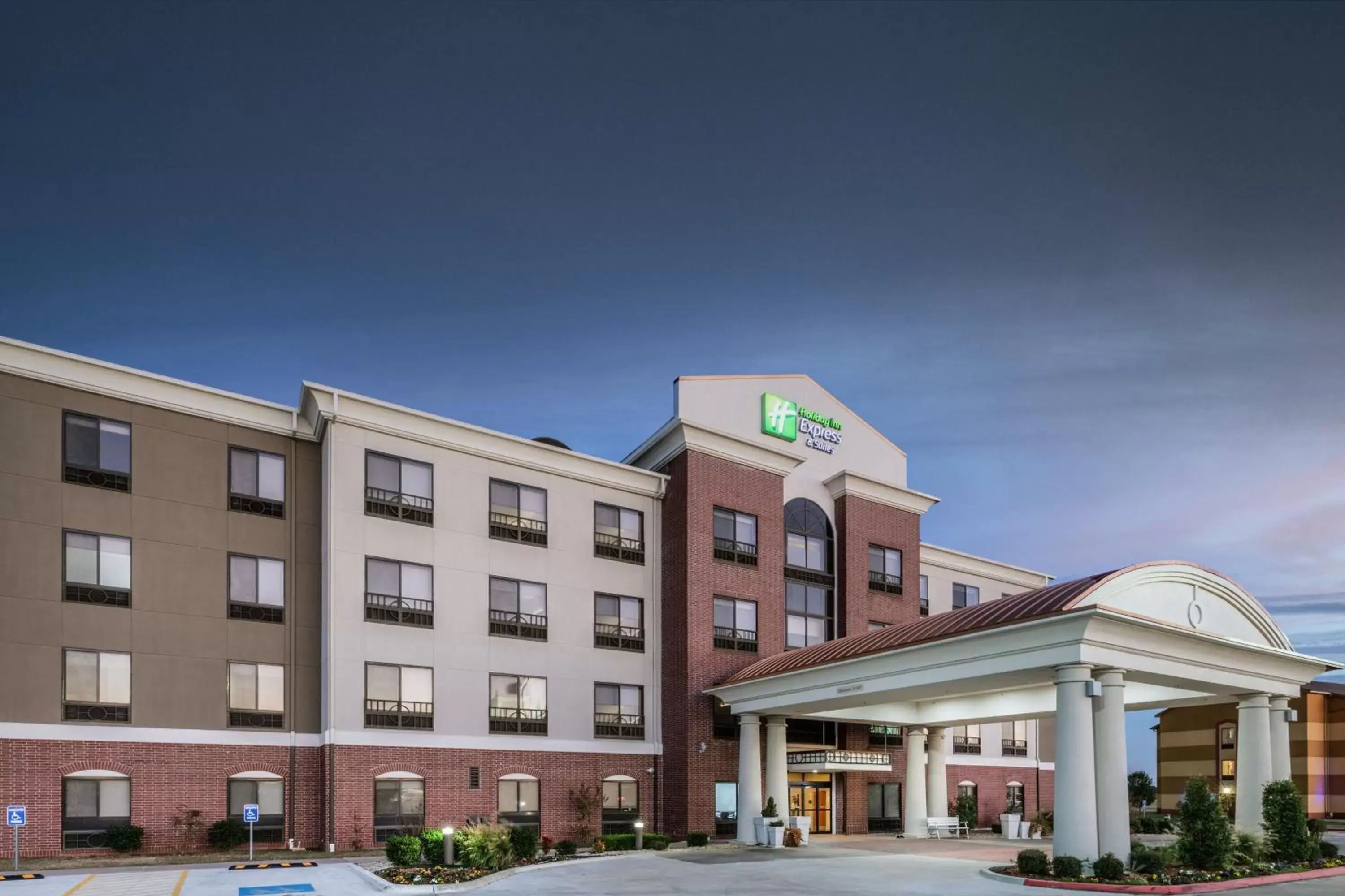 Property Building in Holiday Inn Express and Suites Pryor, an IHG Hotel