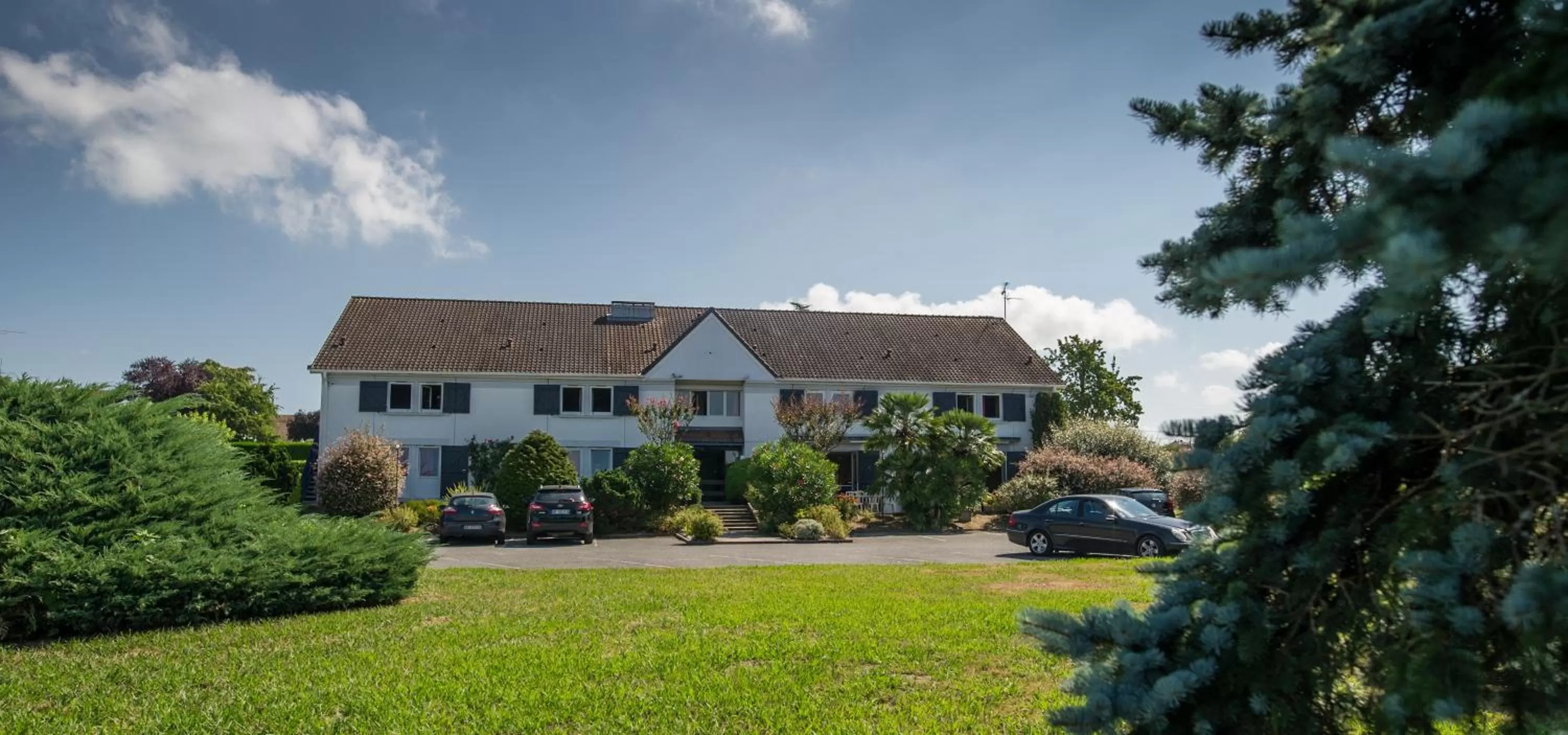 Property building in Kyriad Orthez