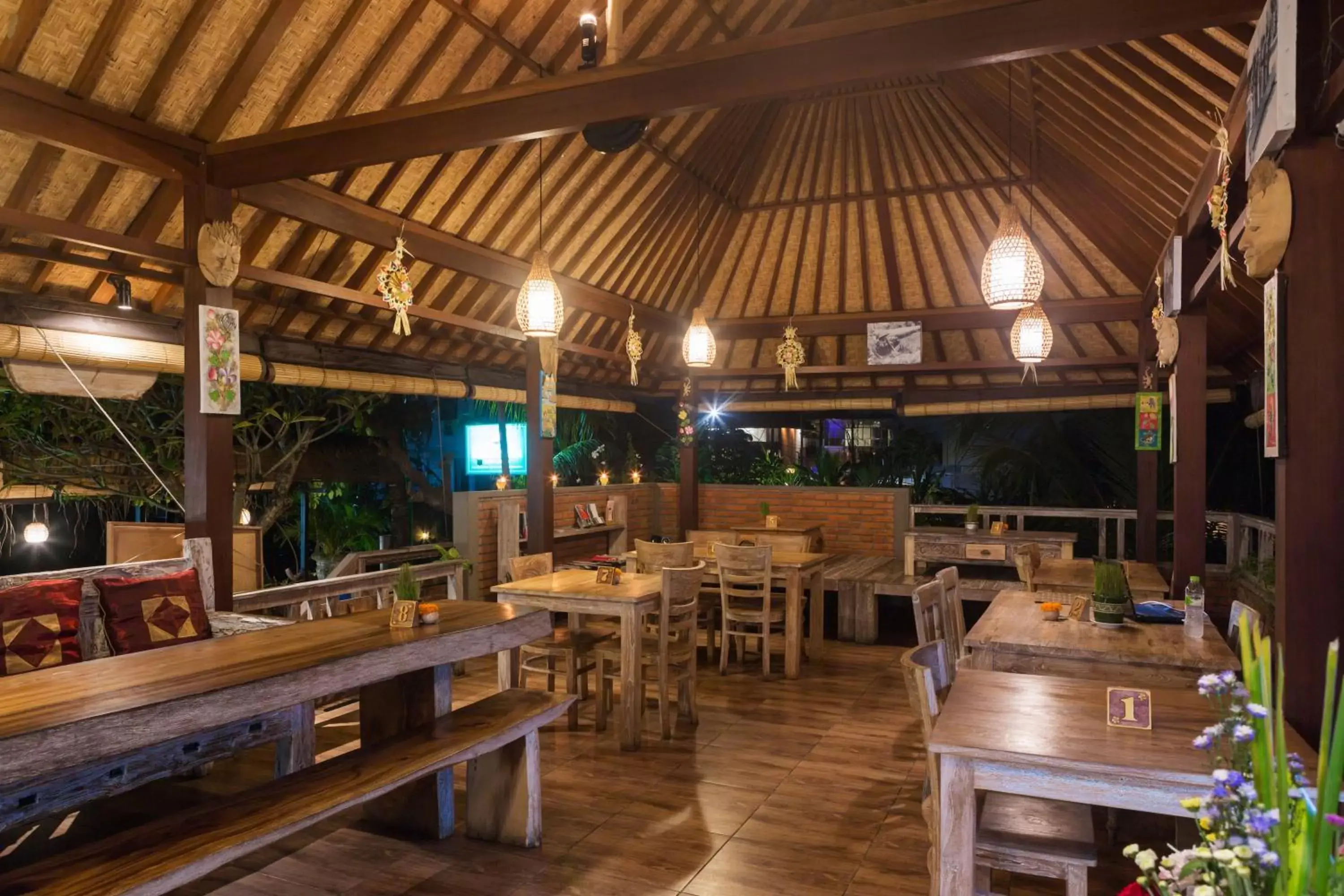 Restaurant/Places to Eat in Kiskenda Cottages & Restaurant