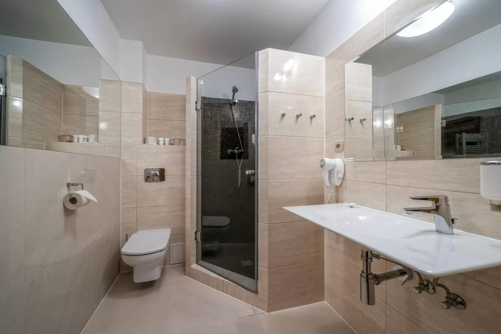 Shower in Hotel META Resort & Vine SPA