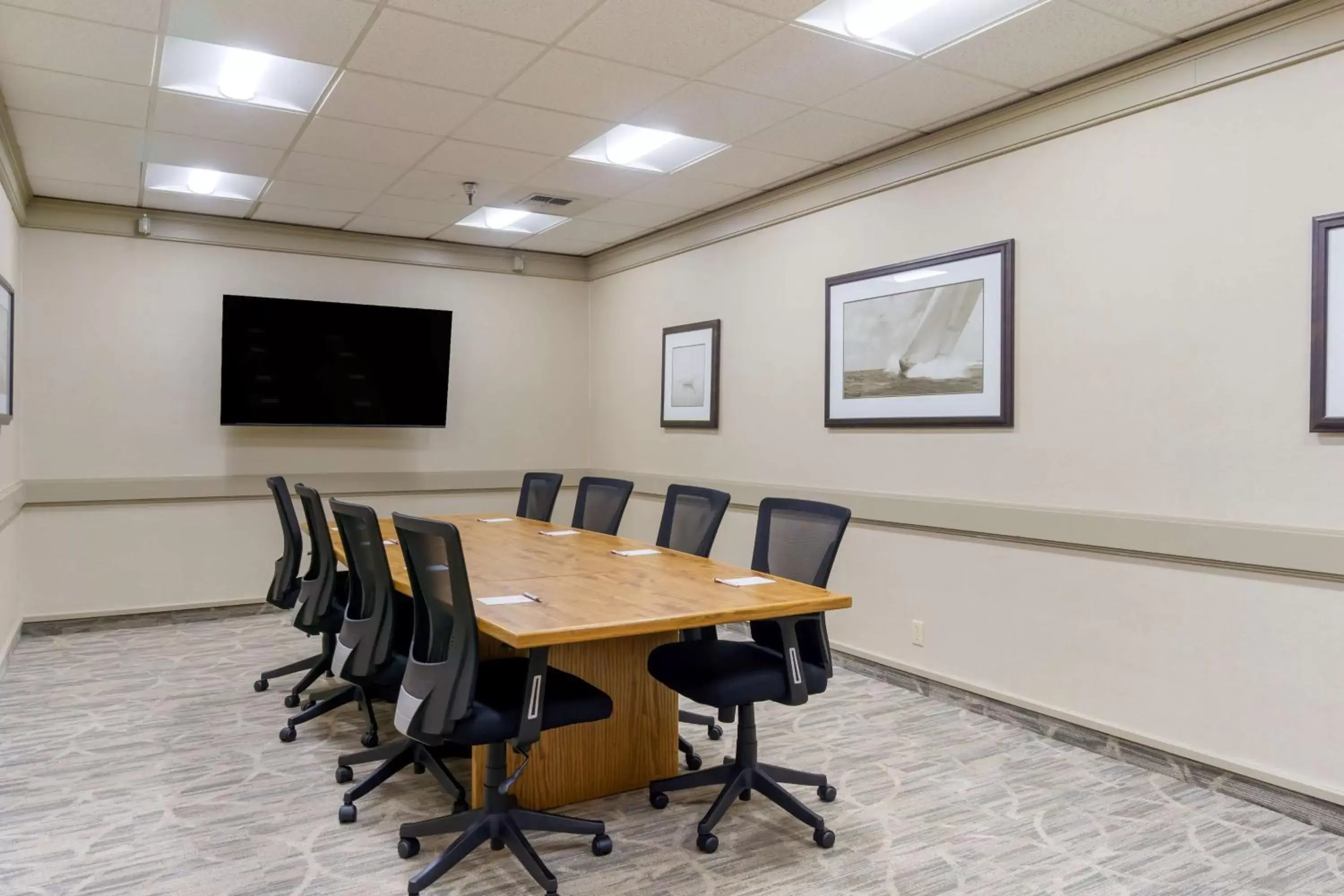 Meeting/conference room in Best Western Plus Oak Harbor Hotel and Conference Center