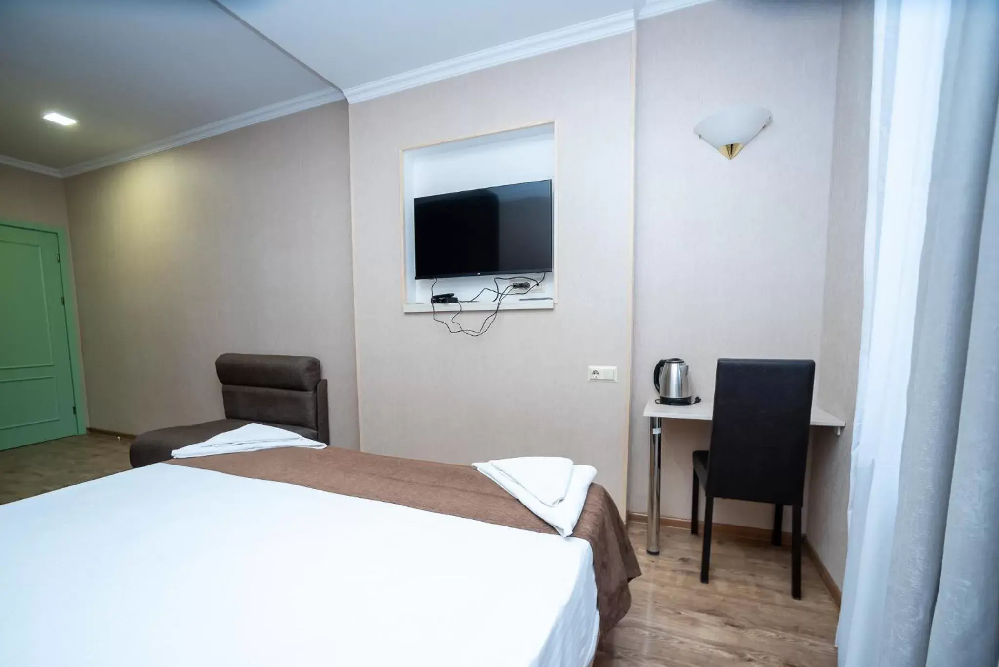 TV and multimedia, Bed in Tiflis Hotel