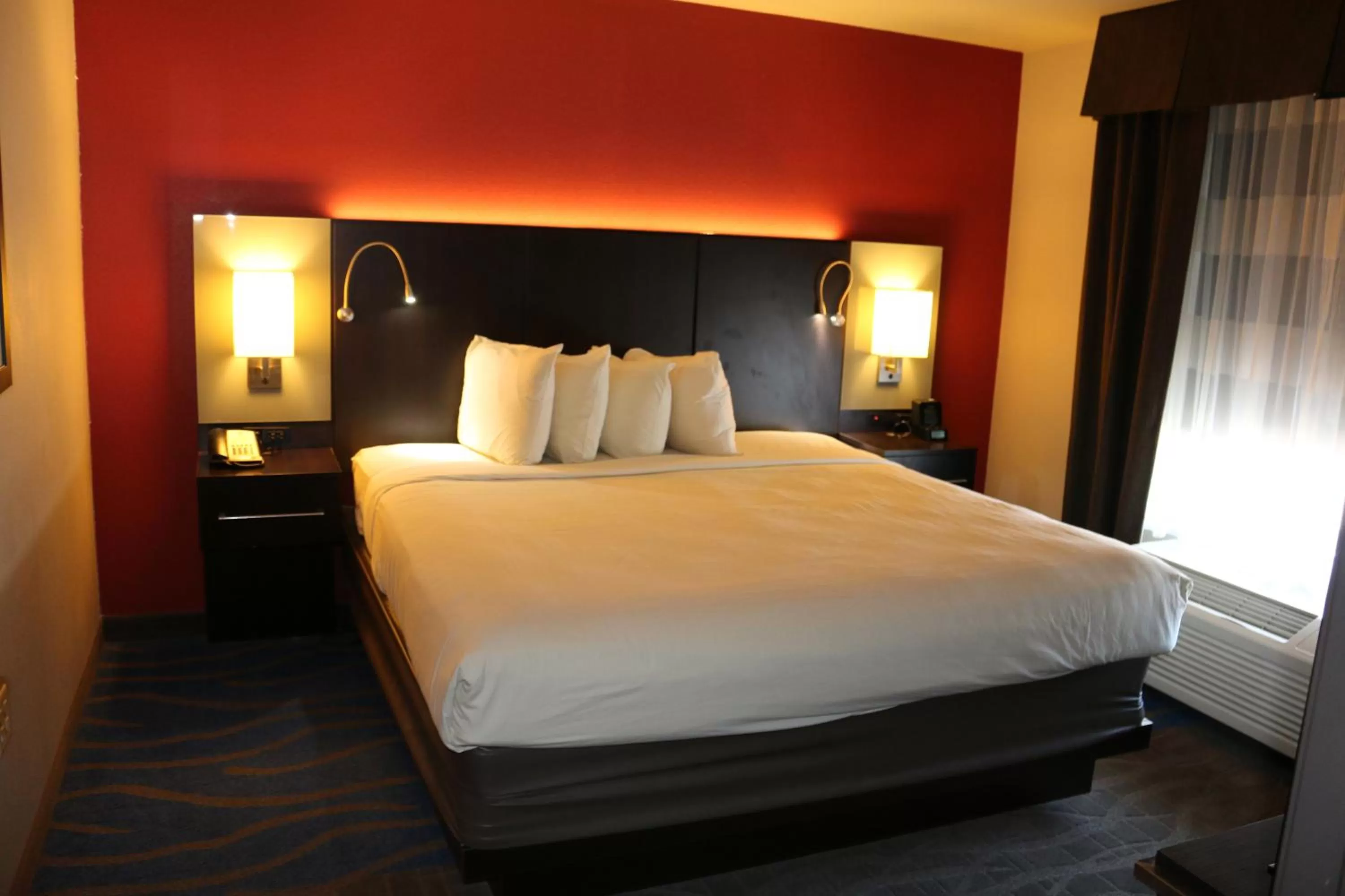 Bedroom, Bed in Astoria Hotel & Event Center