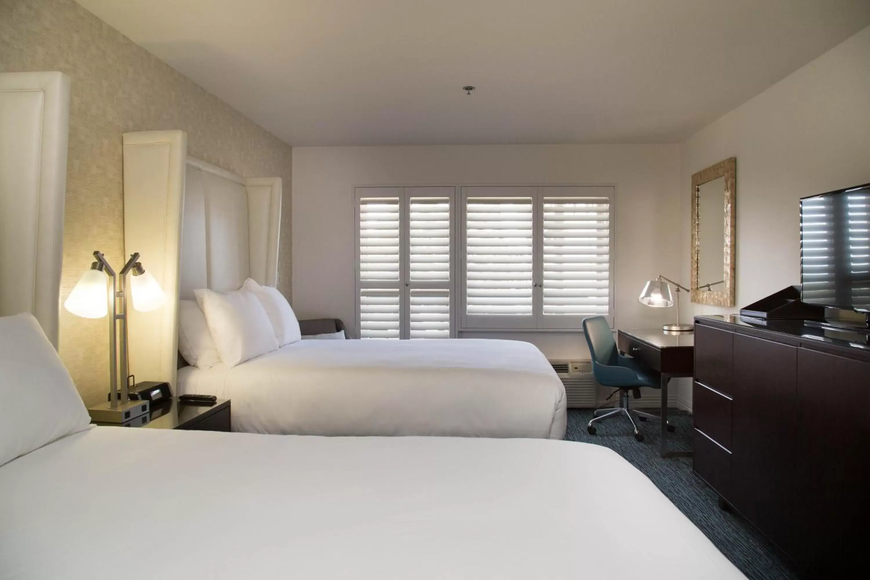Bedroom, Bed in Ocean View Hotel
