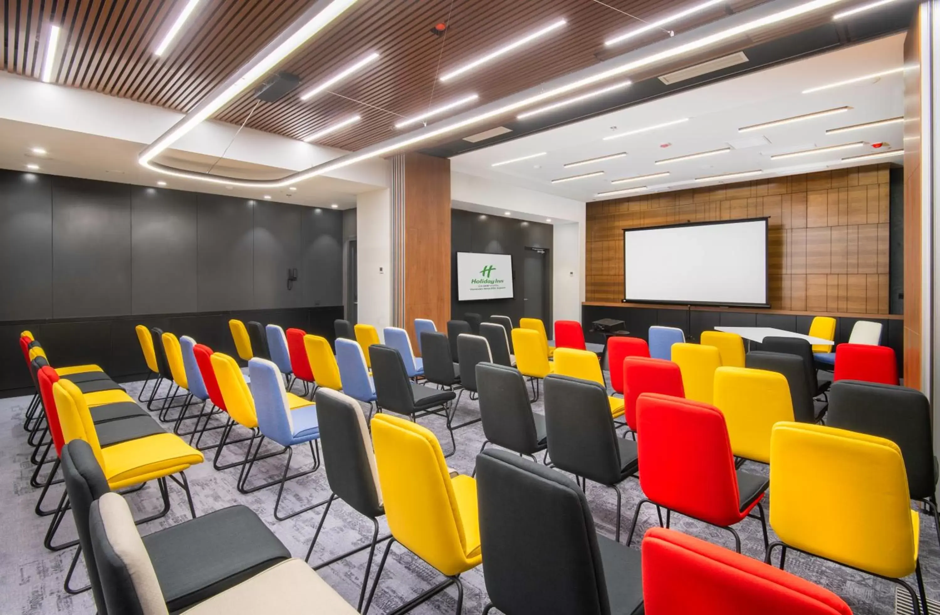 Meeting/conference room in Holiday Inn Yerevan - Republic Square, an IHG Hotel