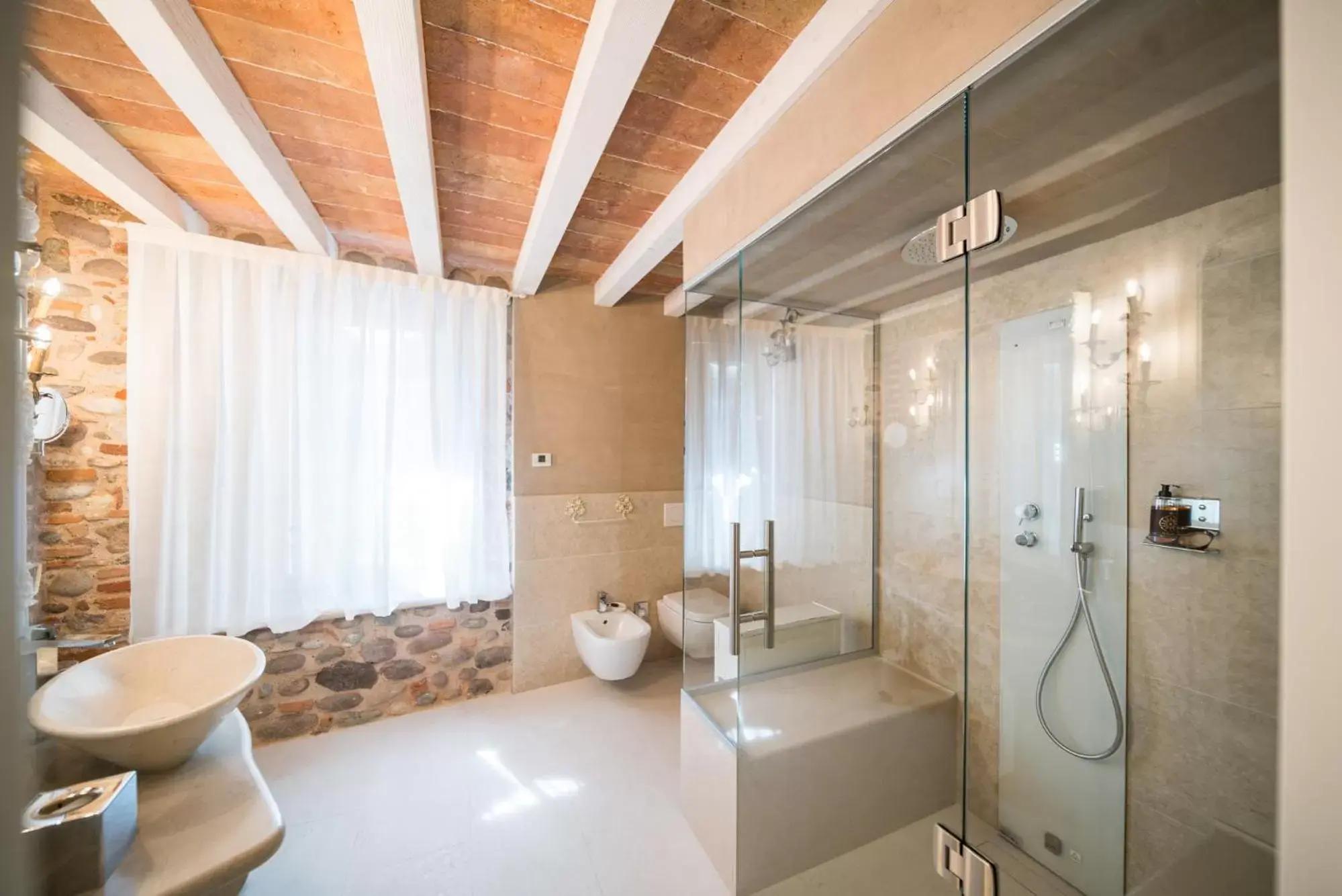 Bathroom in Regia Rosetta - Royal Rooms Borghetto